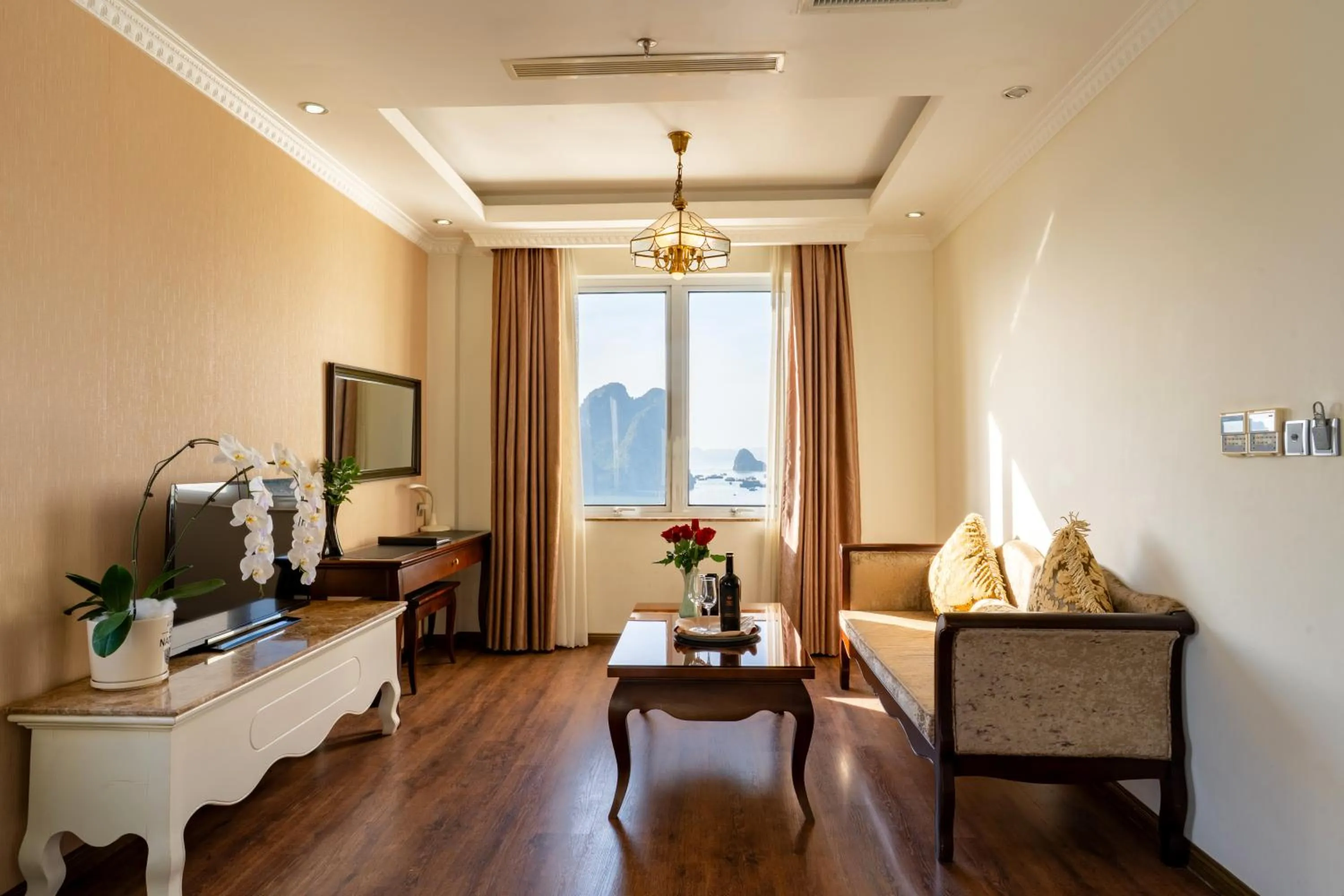 Living room, Bed in CityBay Palace Hạ Long Hotel