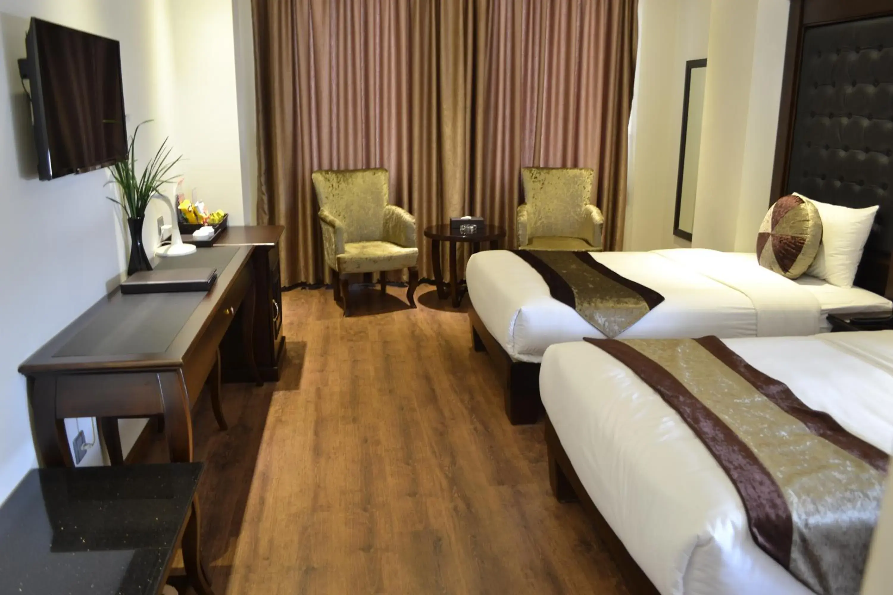 Deluxe Double or Twin Room with Sea View in CityBay Palace Hạ Long Hotel Deluxe Double or Twin Room with Sea View in CityBay Palace Hạ Long Hotel