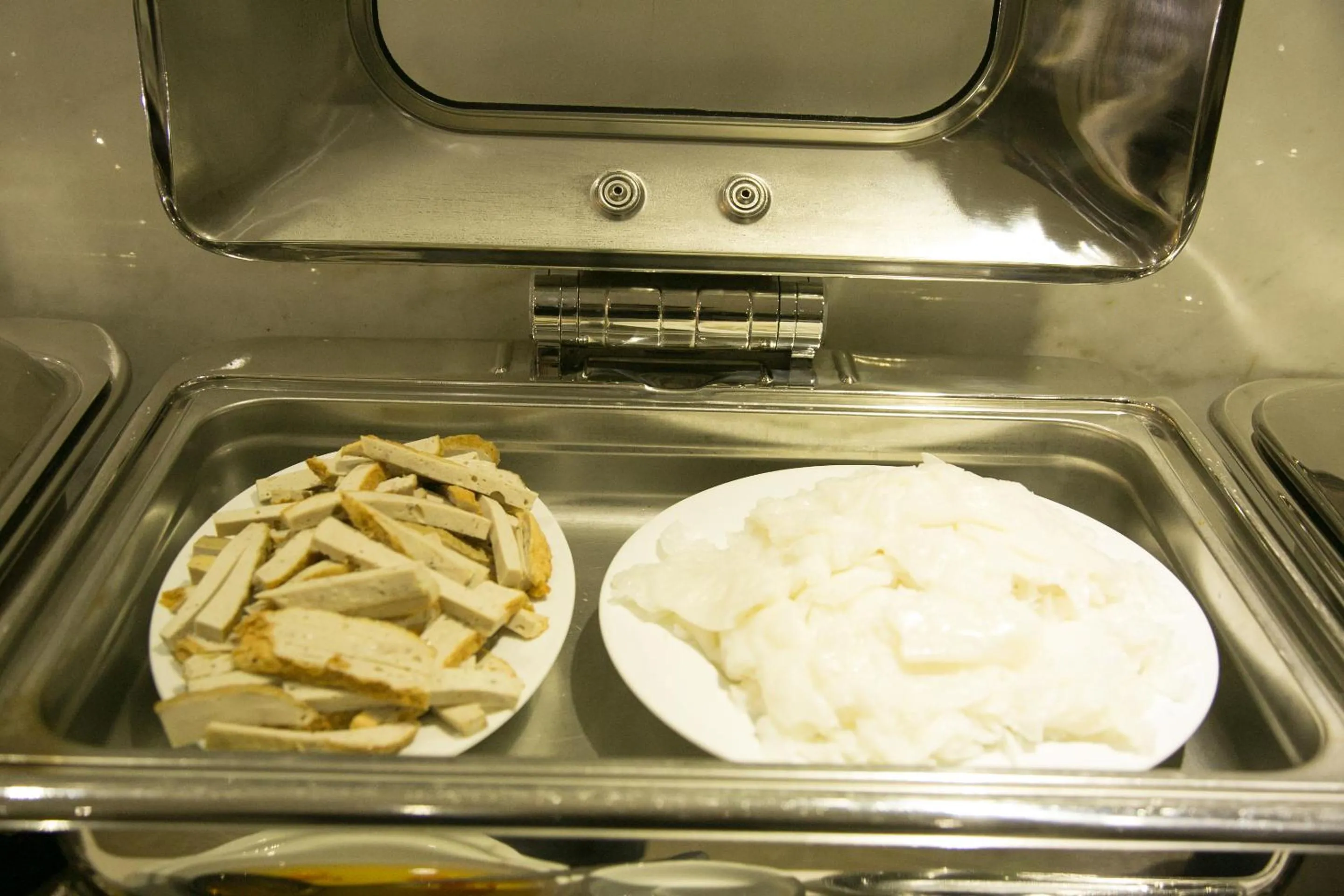 Restaurant/places to eat in CityBay Palace Hạ Long Hotel