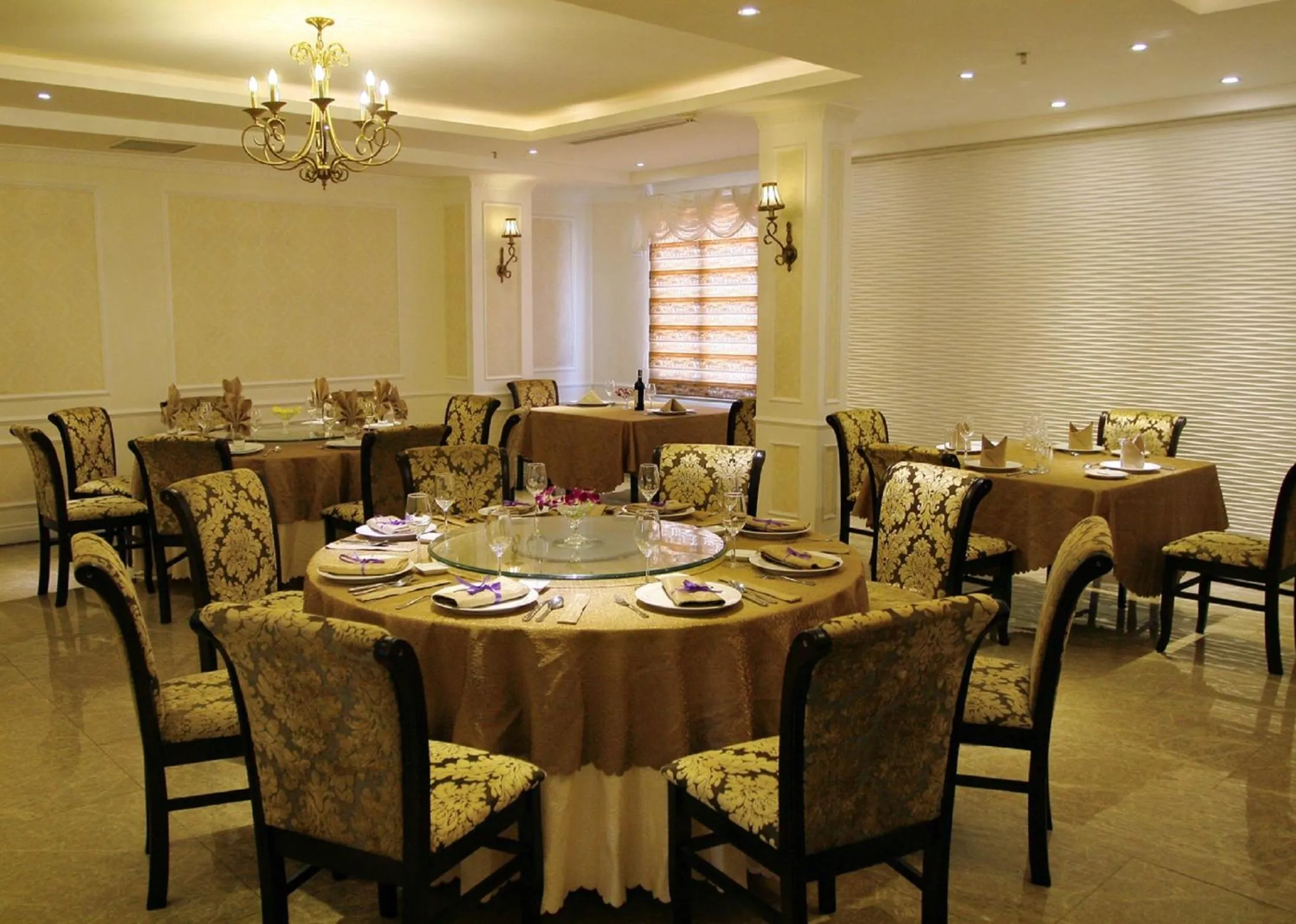 Restaurant/places to eat in CityBay Palace Hạ Long Hotel