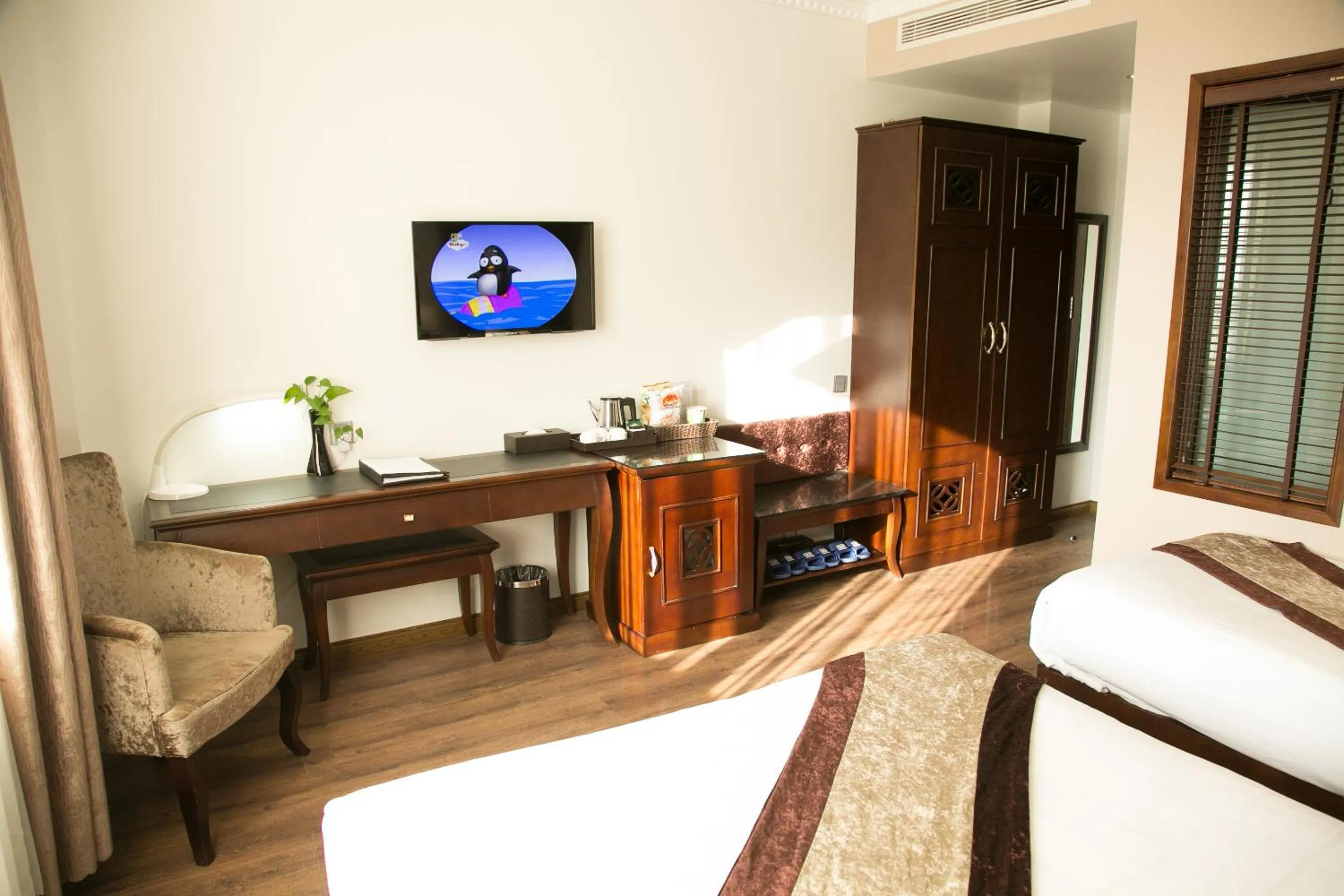 Living room, Bed in CityBay Palace Hạ Long Hotel