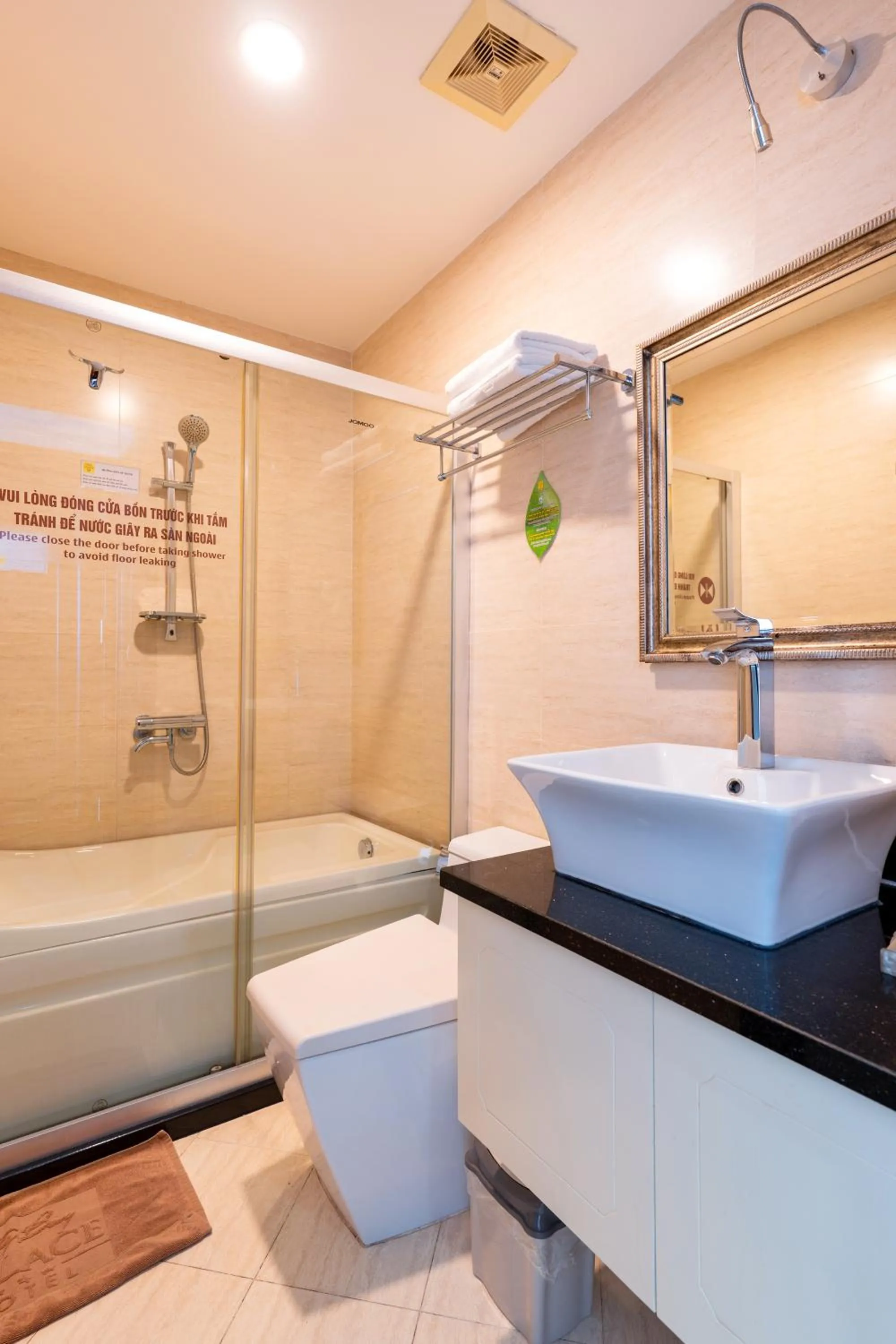 Shower in CityBay Palace Hạ Long Hotel