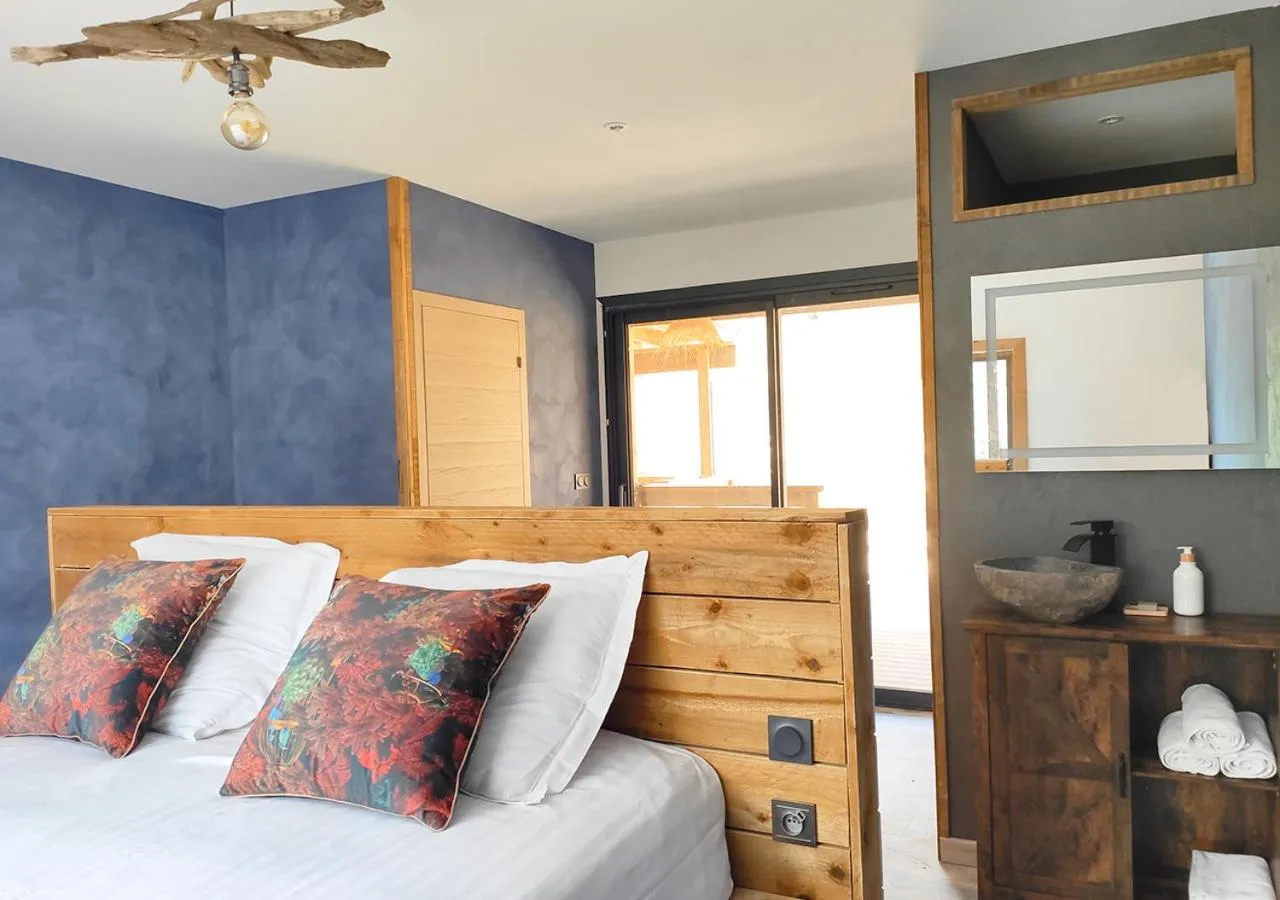 Bedroom, Bed in Villa Occitana