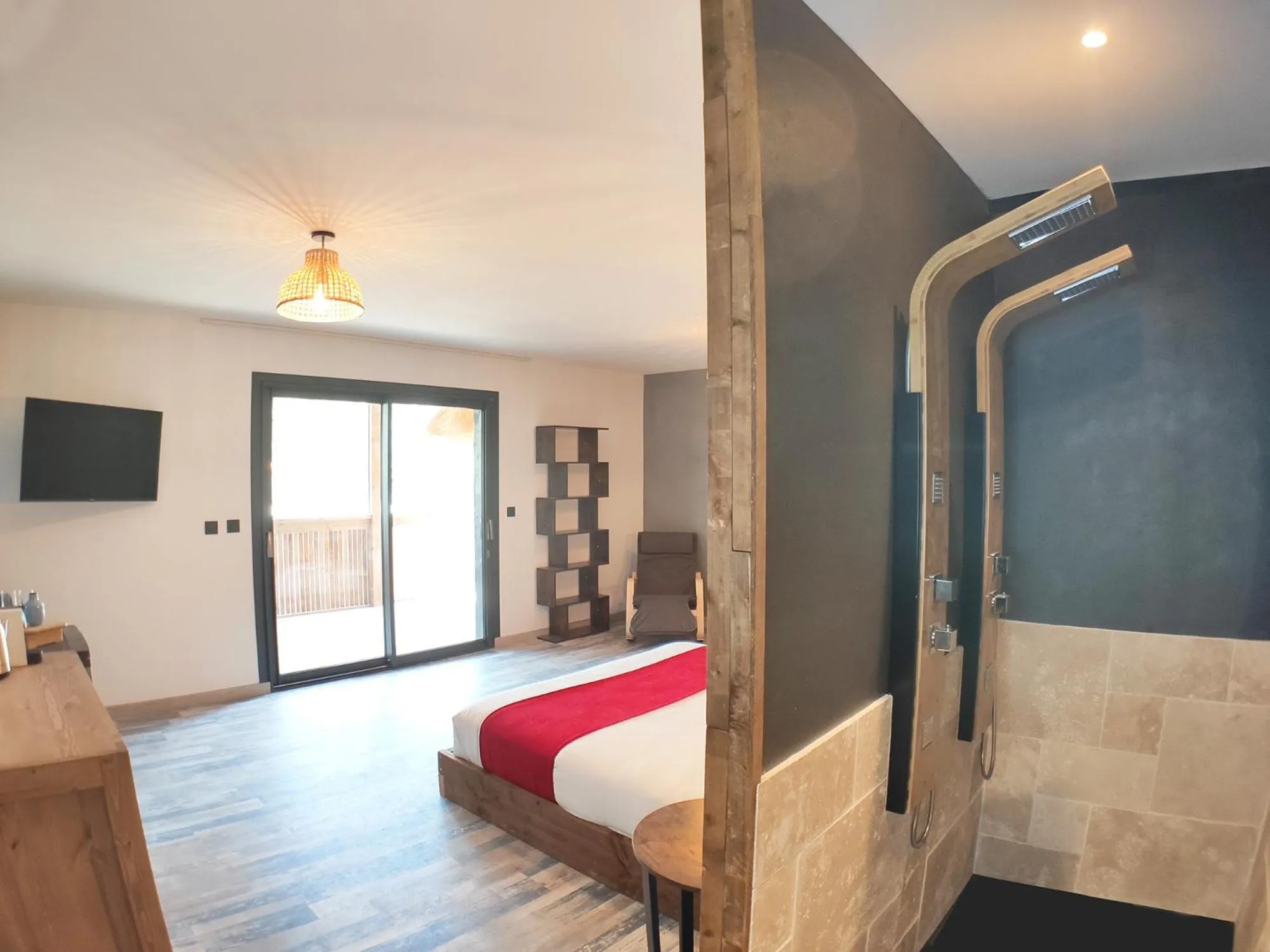 Photo of the whole room, Bed in Villa Occitana