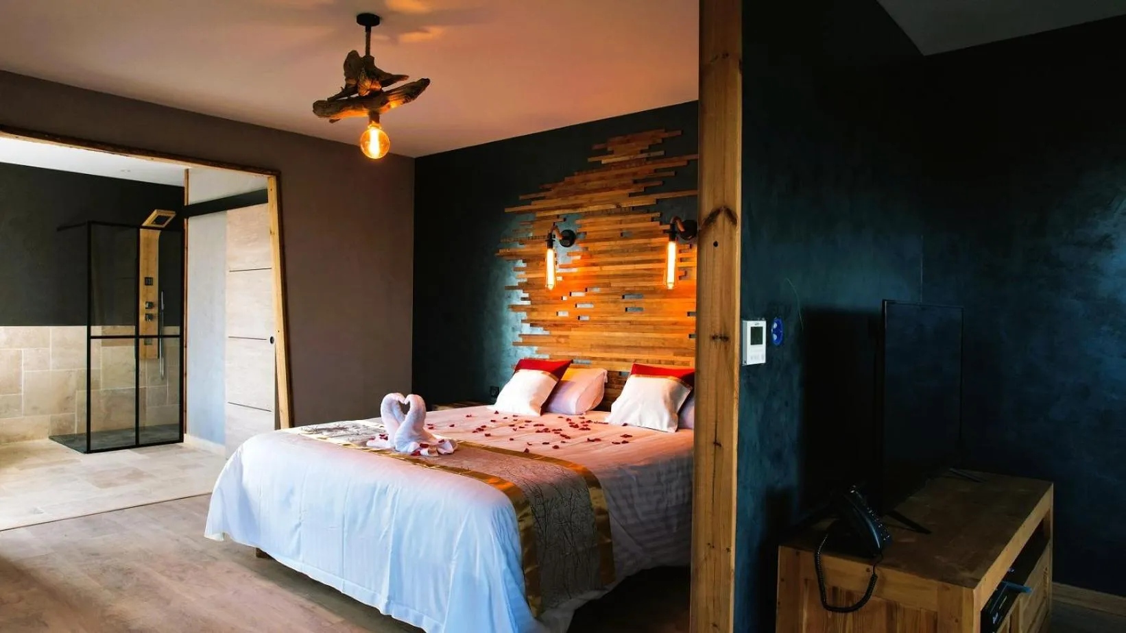 Bed in Villa Occitana