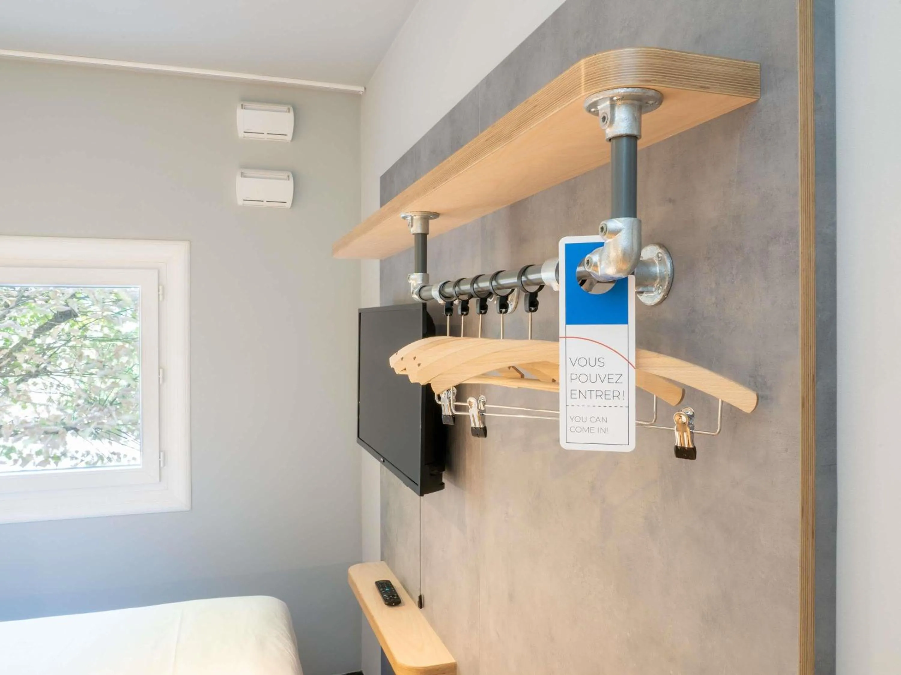 Bedroom, Bed in ibis budget Le Cannet des Maures