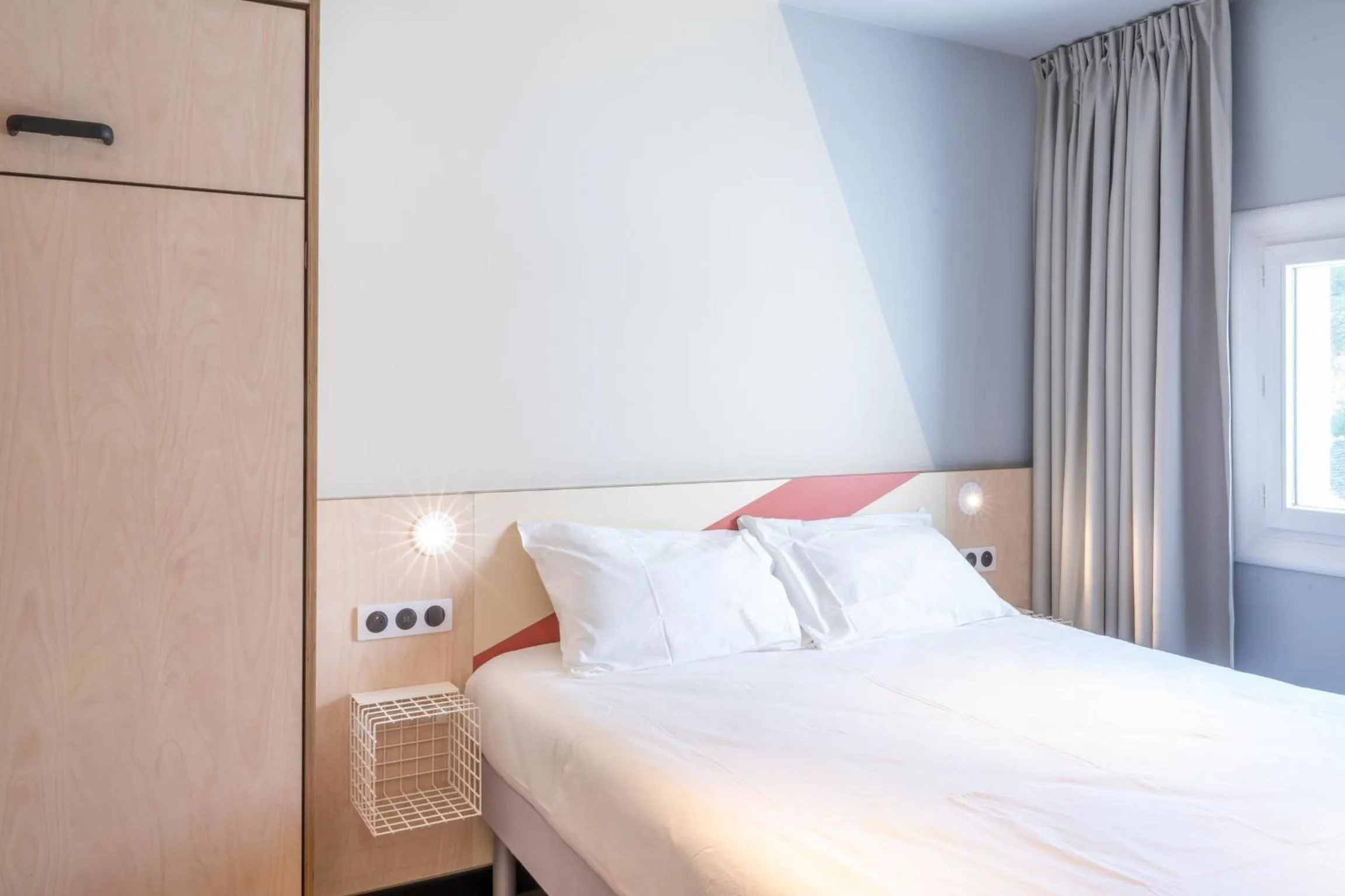 Bedroom, Bed in ibis budget Le Cannet des Maures