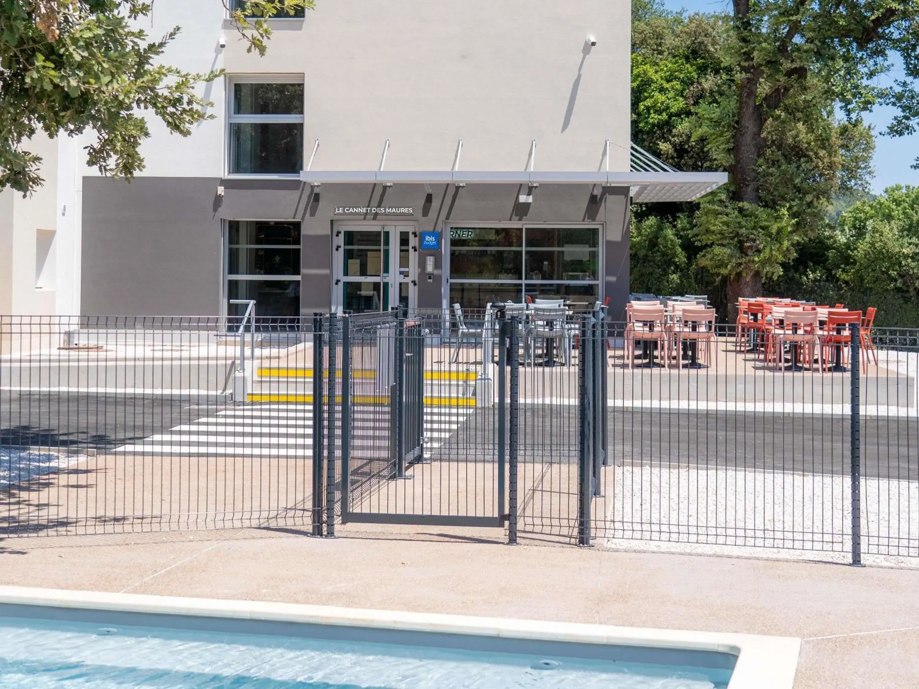 Pool view in ibis budget Le Cannet des Maures Pool view in ibis budget Le Cannet des Maures