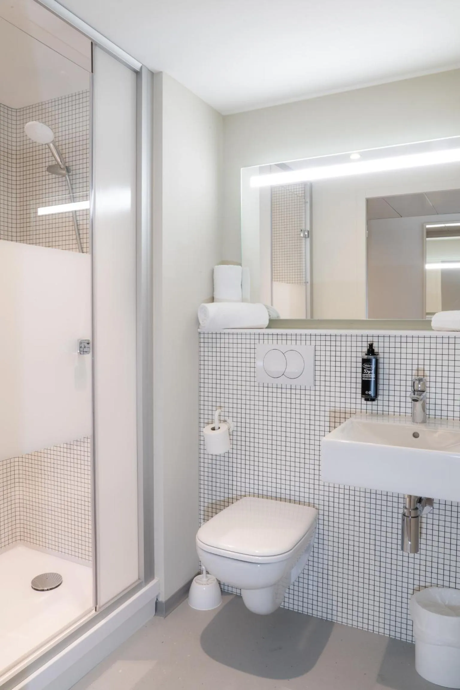 Shower in ibis budget Le Cannet des Maures
