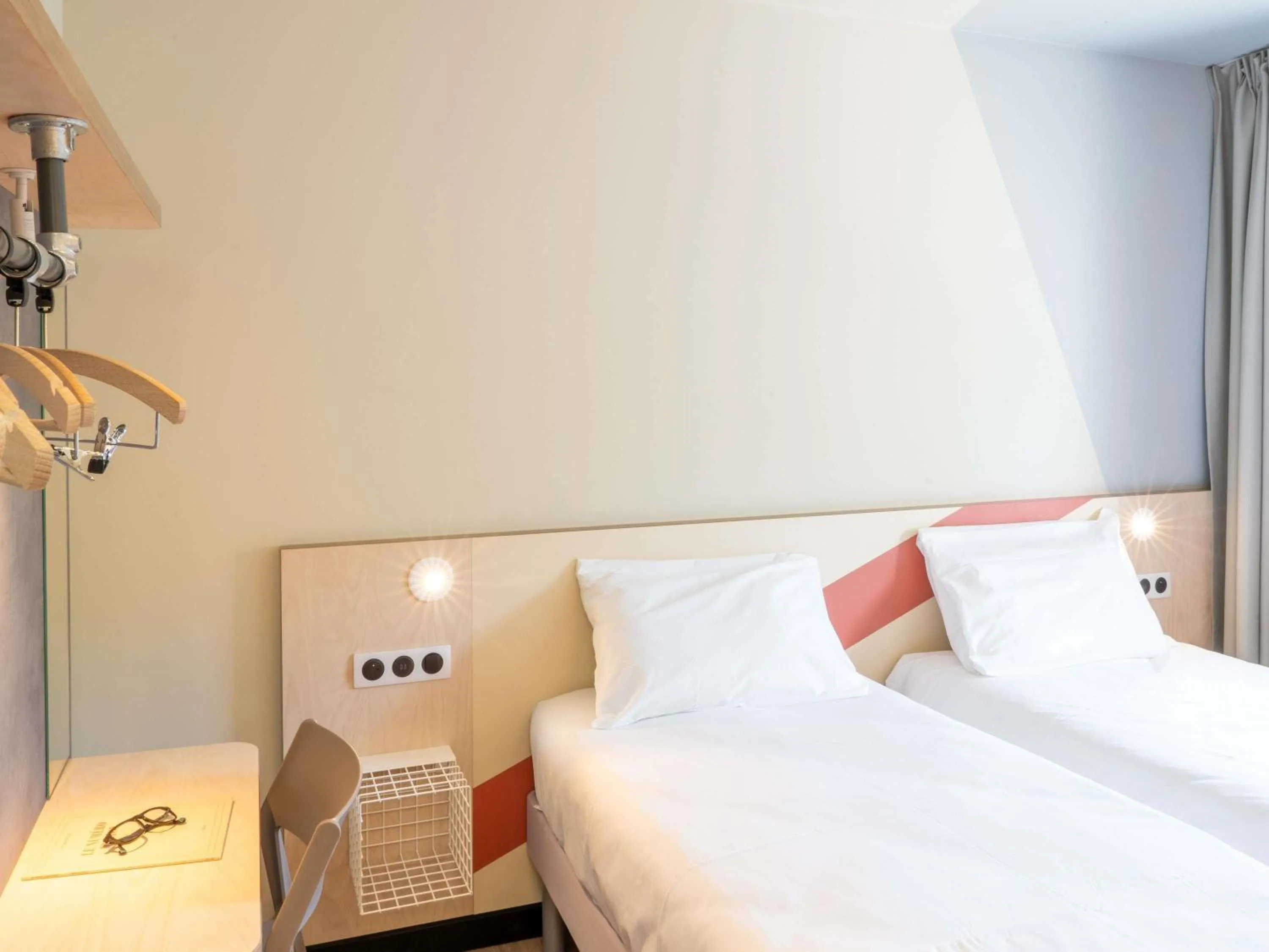 Bedroom, Bed in ibis budget Le Cannet des Maures