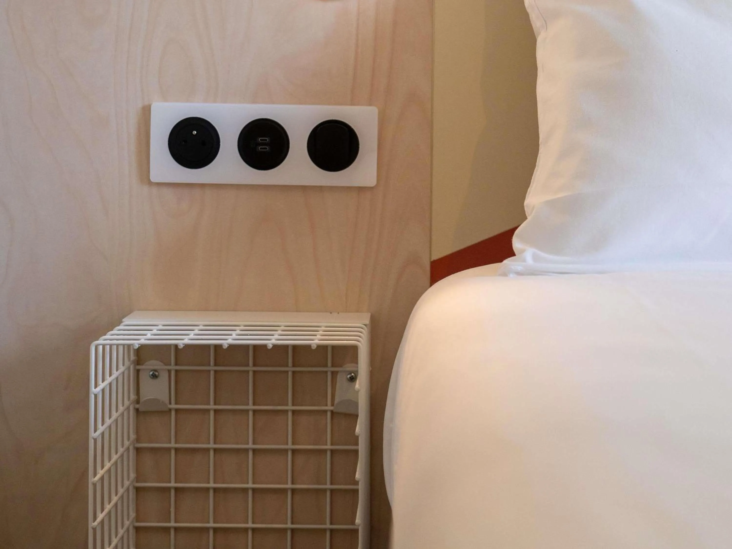 Bedroom, Bed in ibis budget Le Cannet des Maures