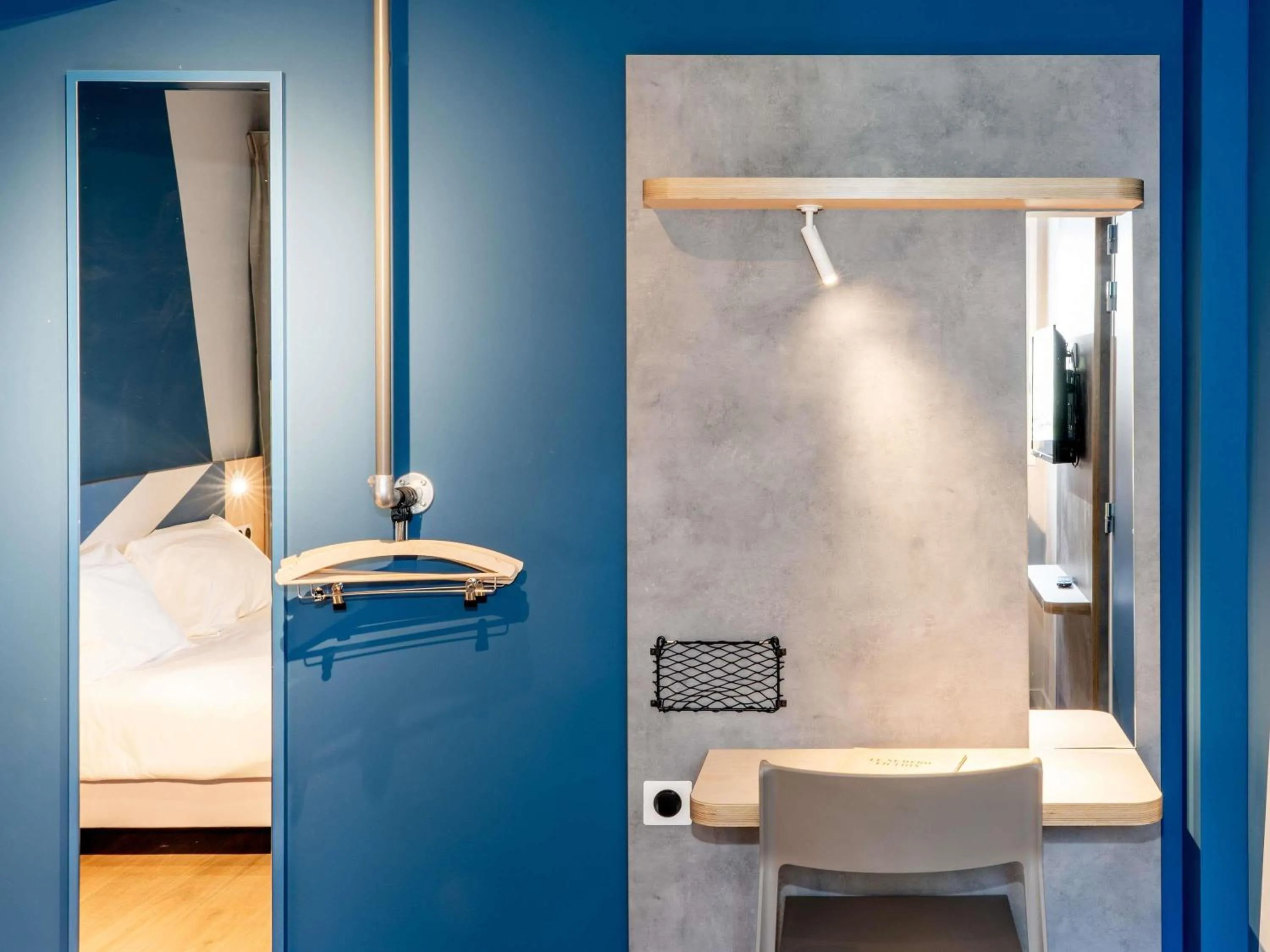 Bedroom, Bed in ibis budget Le Cannet des Maures