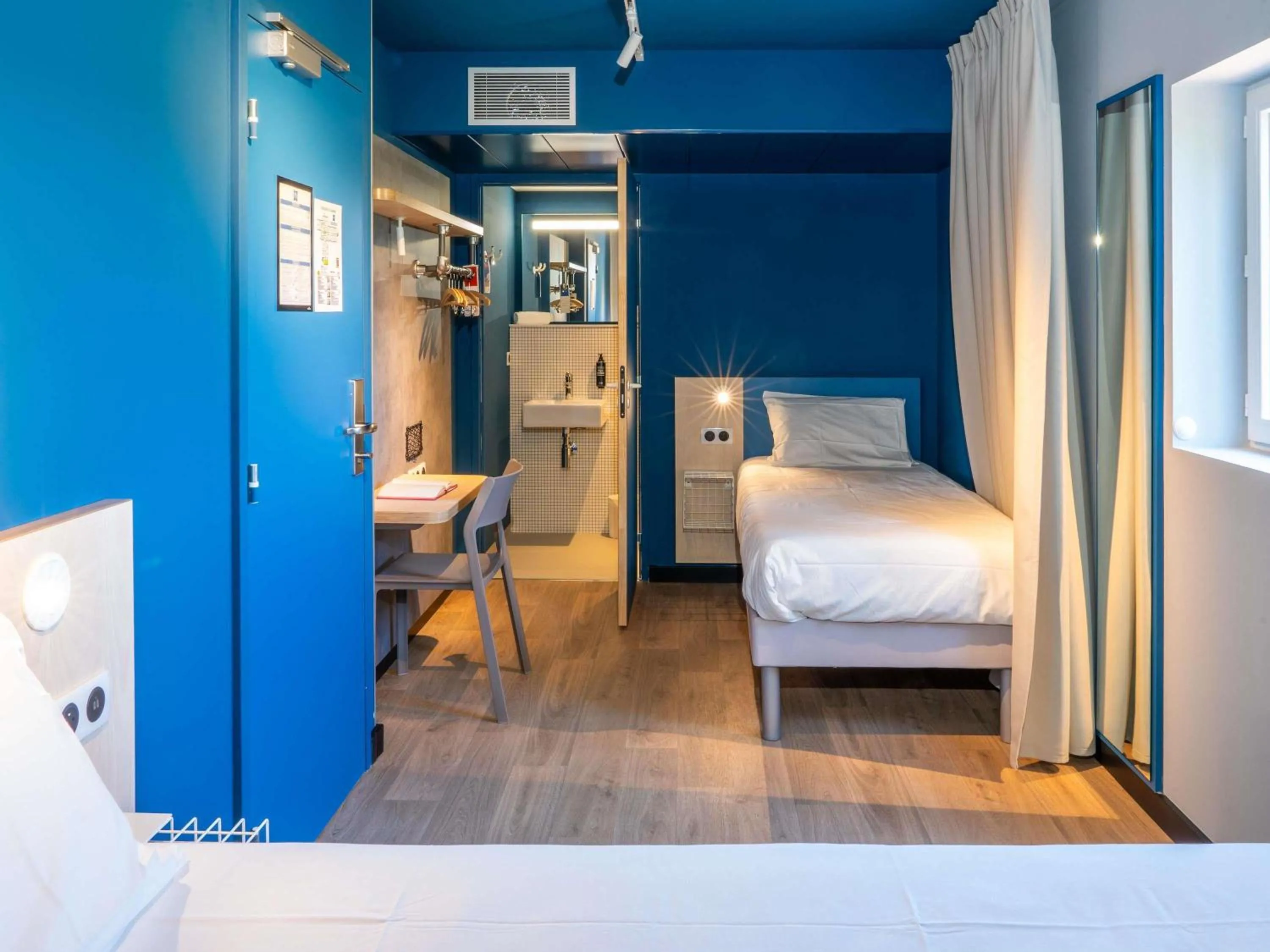 Bedroom, Bed in ibis budget Le Cannet des Maures