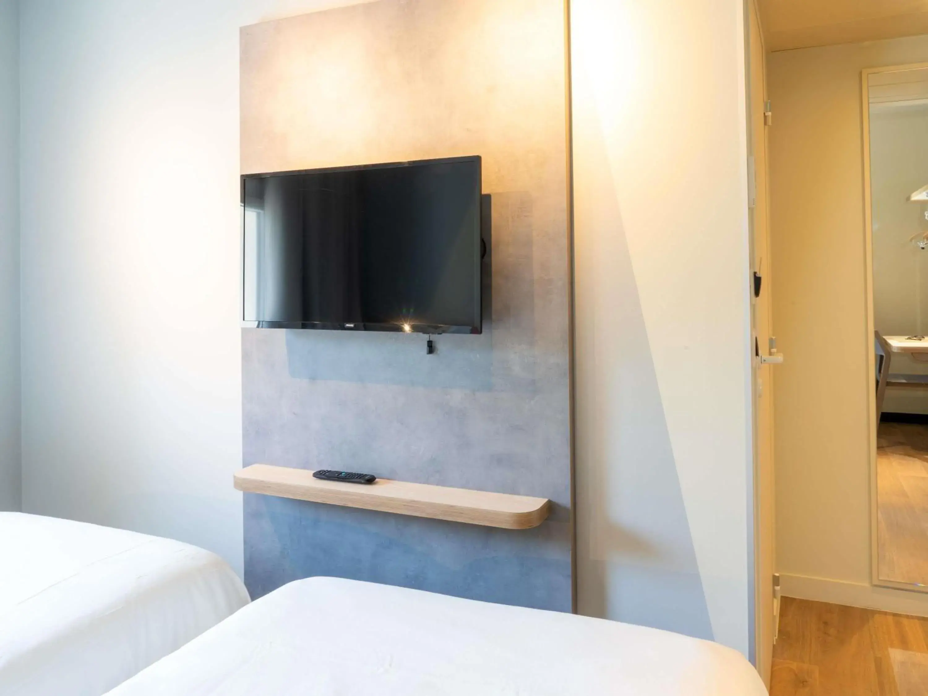 Bedroom, Bed in ibis budget Le Cannet des Maures Bedroom, Bed in ibis budget Le Cannet des Maures
