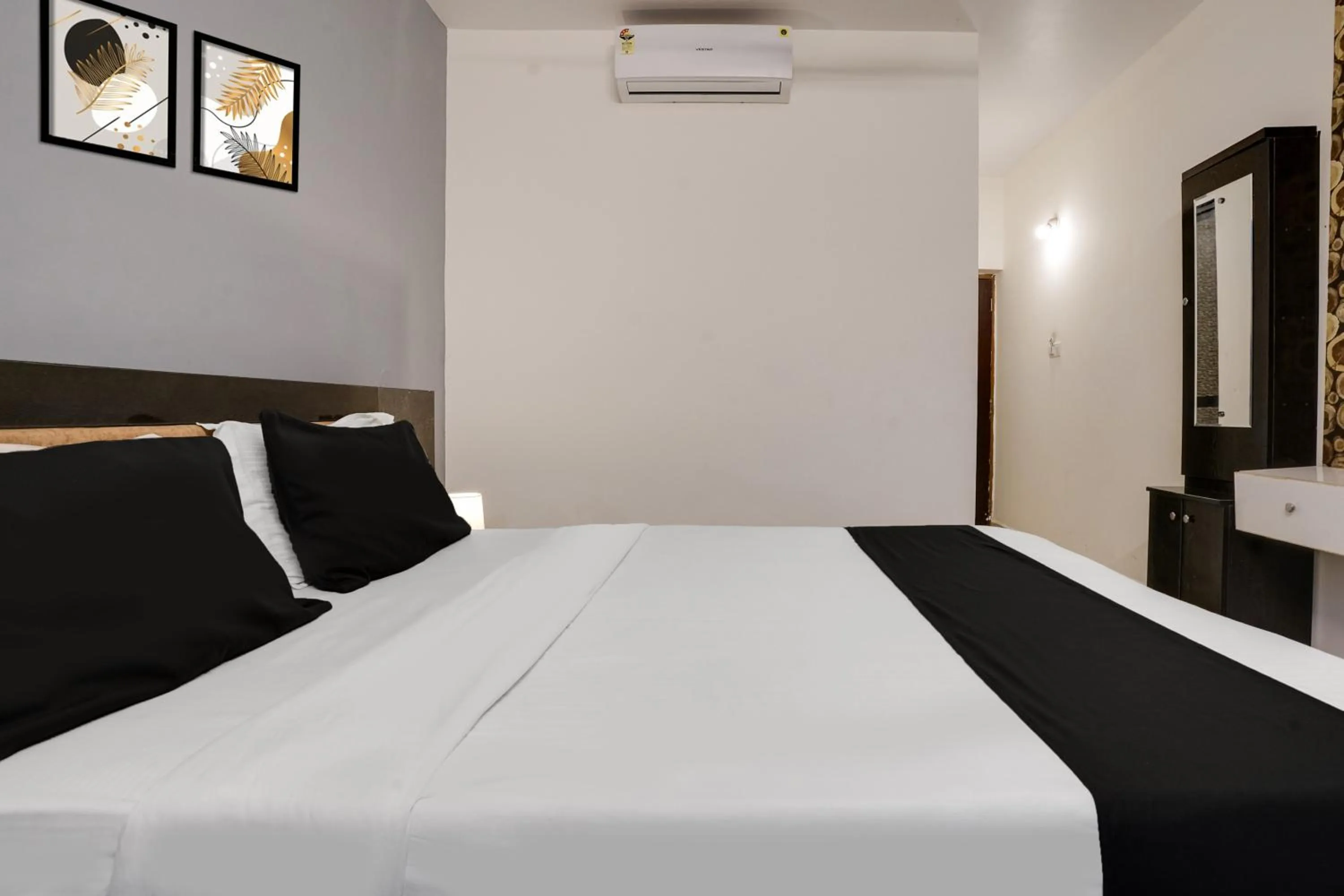 Bedroom, Bed in Super Collection O Morjim