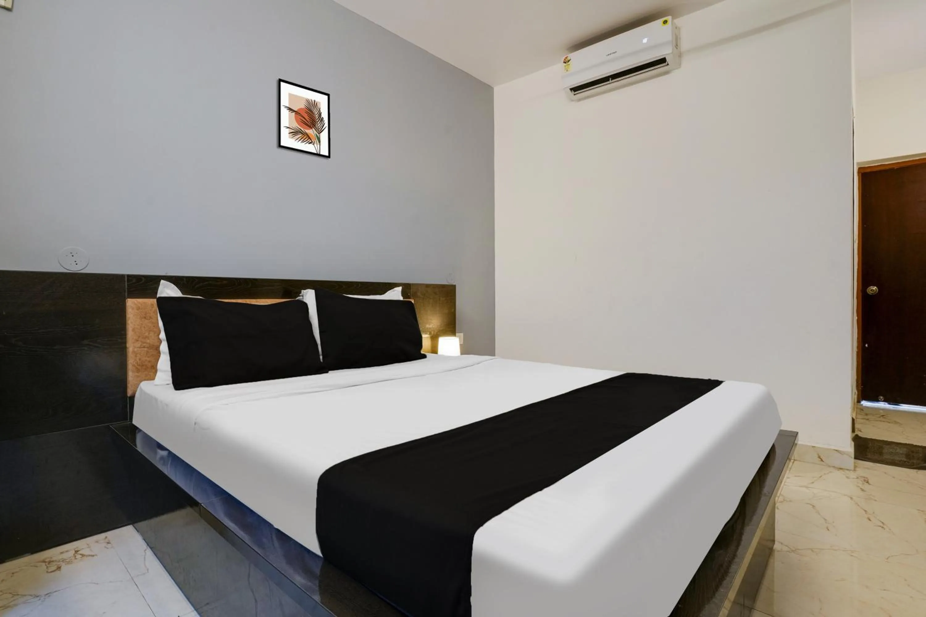 Bedroom, Bed in Super Collection O Morjim