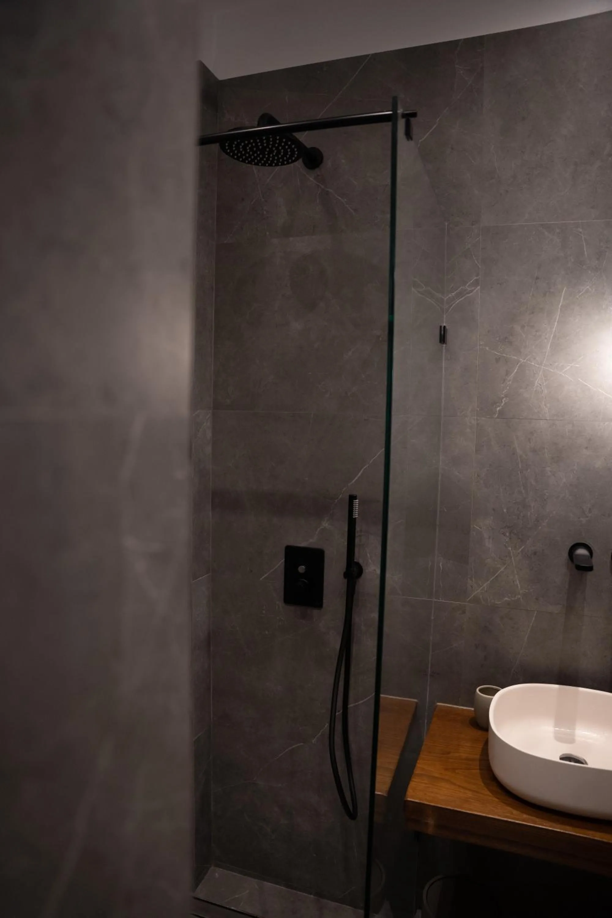 Shower in MILORA SuNSET