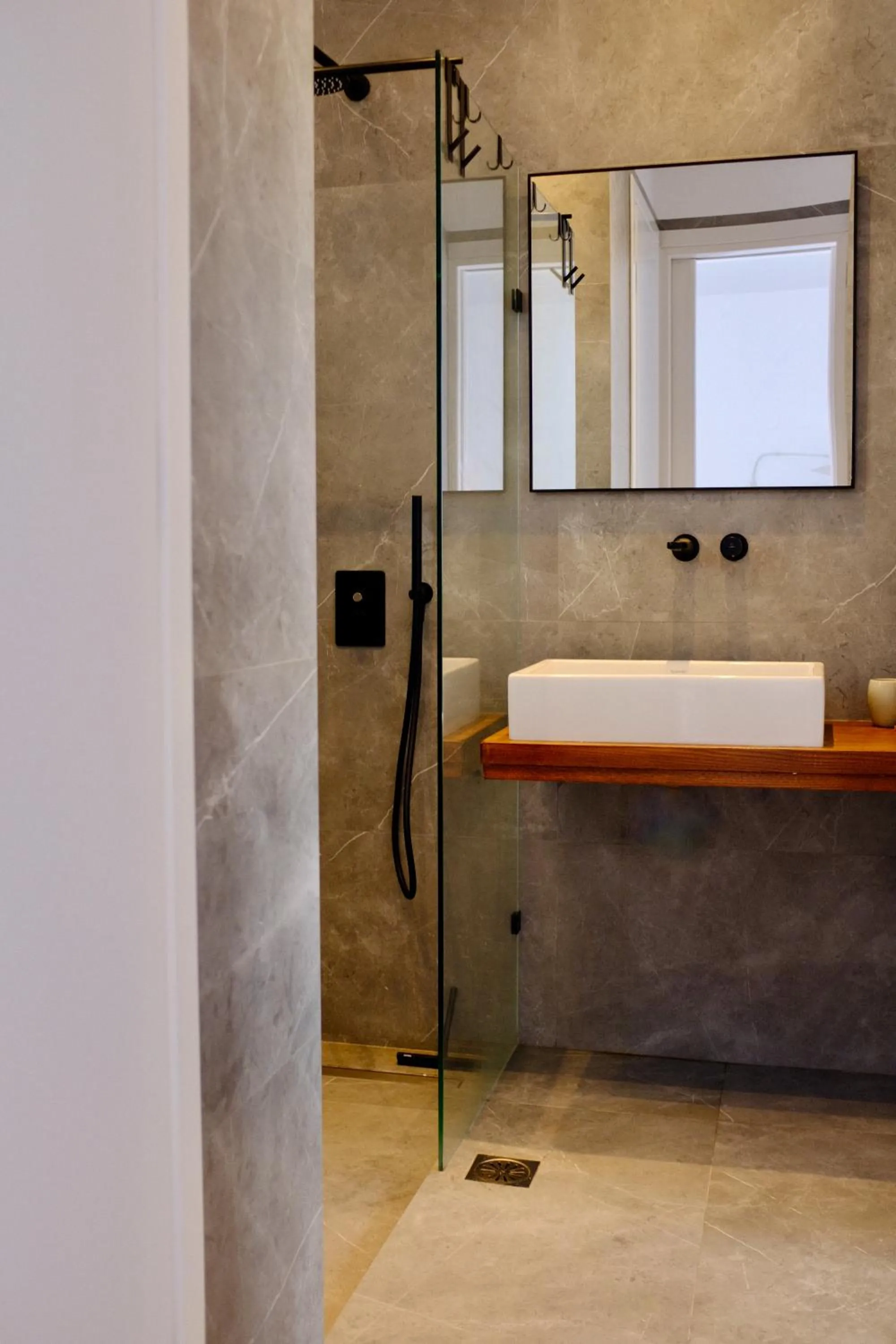 Shower in MILORA SuNSET