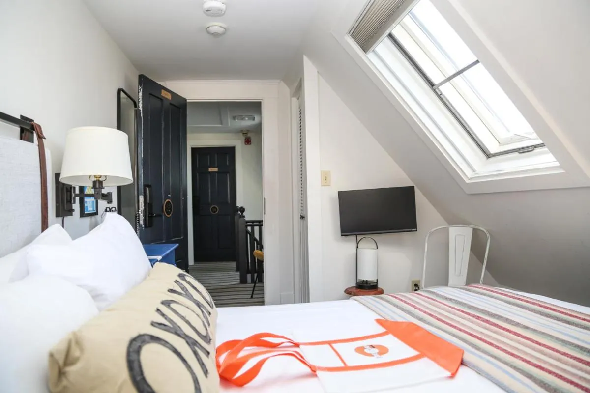 Bedroom, Bed in Mercury Hotel Provincetown