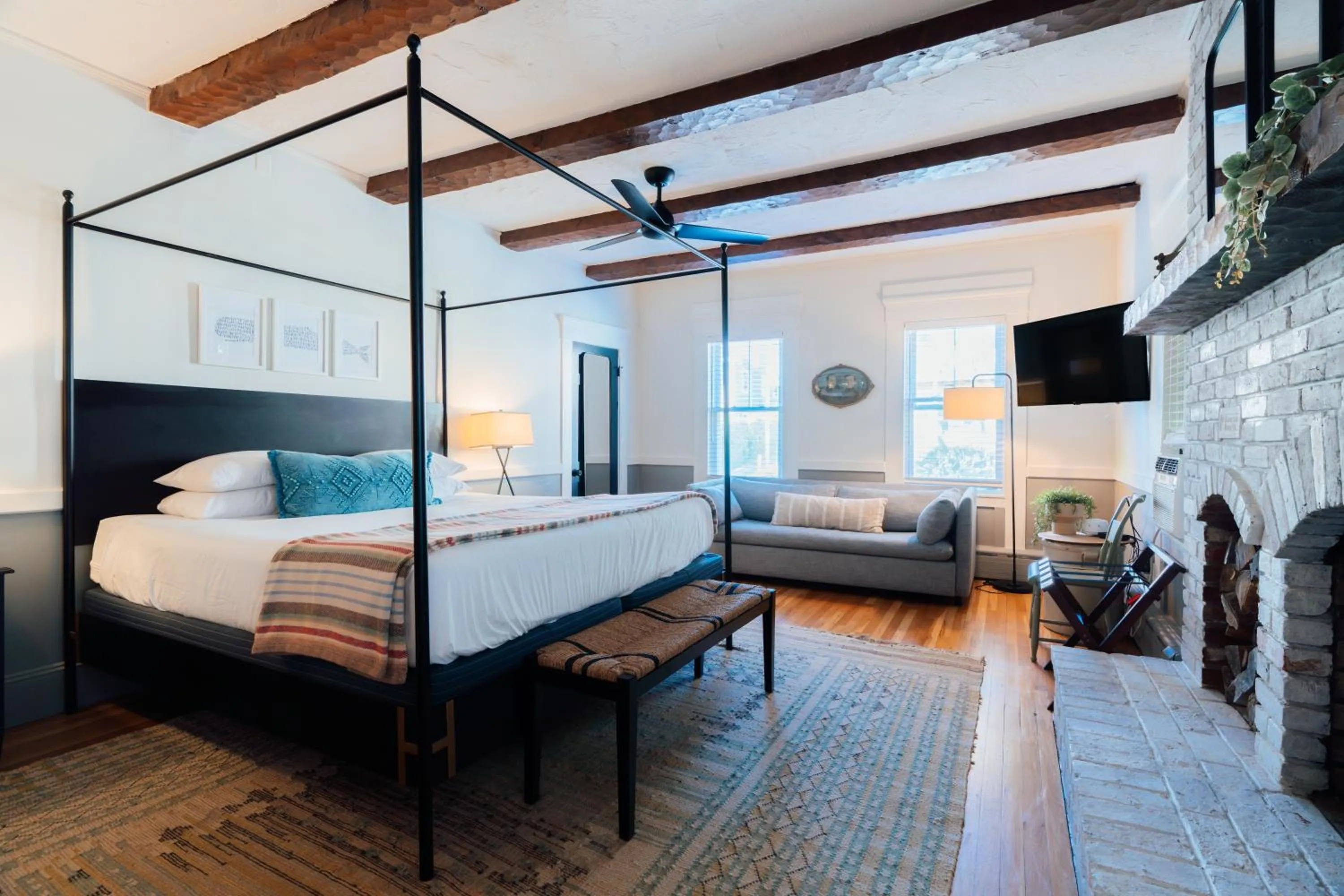 Bedroom, Bed in Mercury Hotel Provincetown