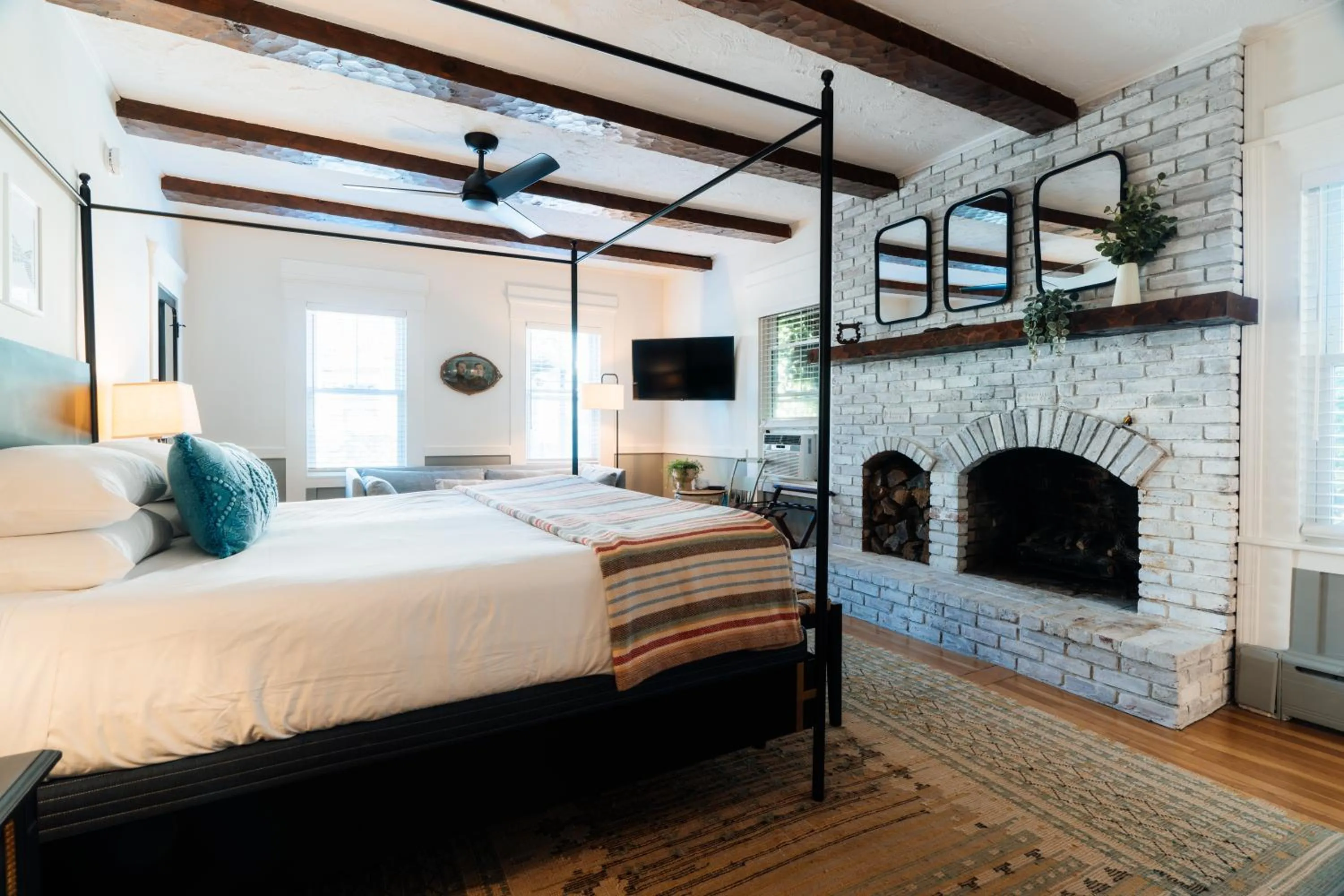 Bedroom, Bed in Mercury Hotel Provincetown