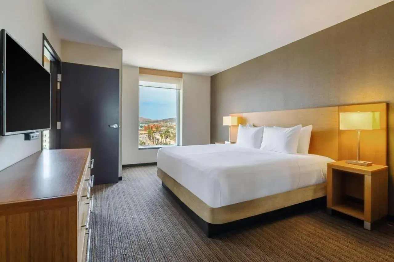 TV and multimedia, Bed in Hyatt Place Los Cabos TV and multimedia, Bed in Hyatt Place Los Cabos