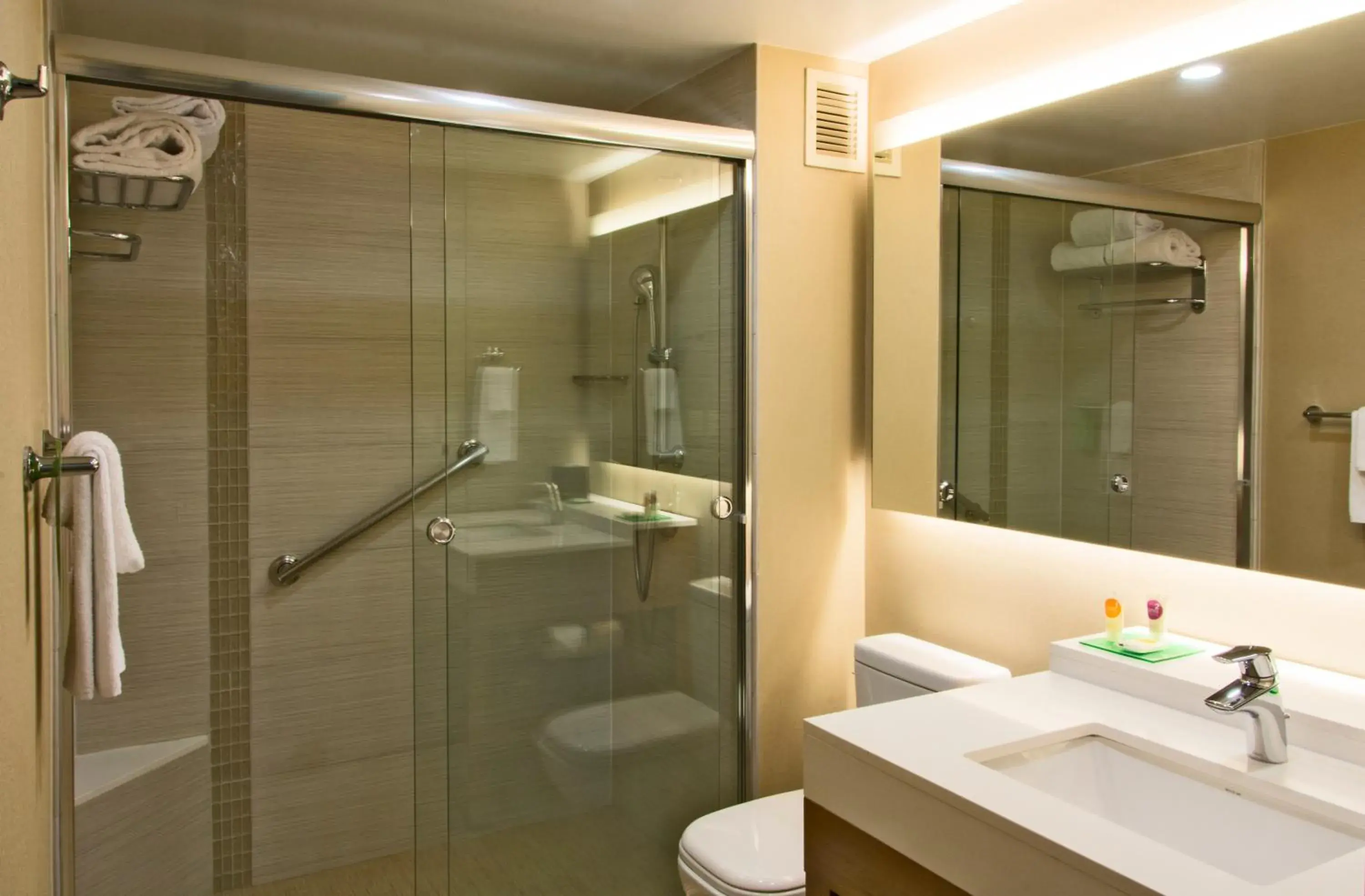 Bathroom in Hyatt Place Los Cabos Bathroom in Hyatt Place Los Cabos