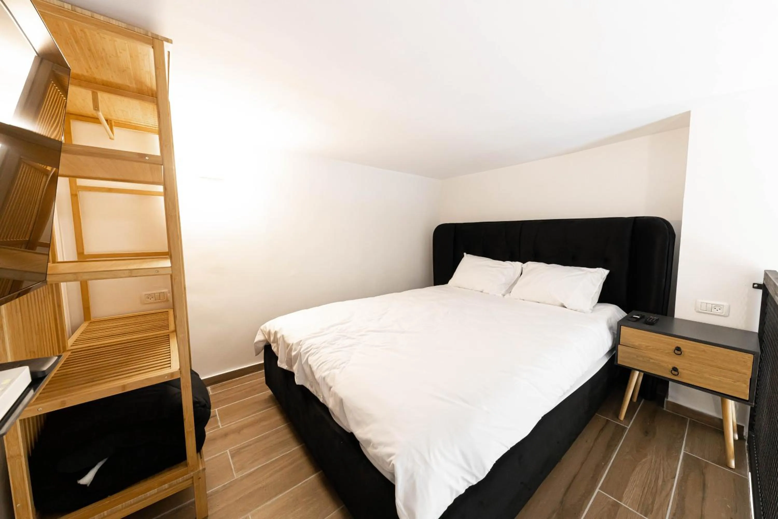 Bed in Cohens apartments