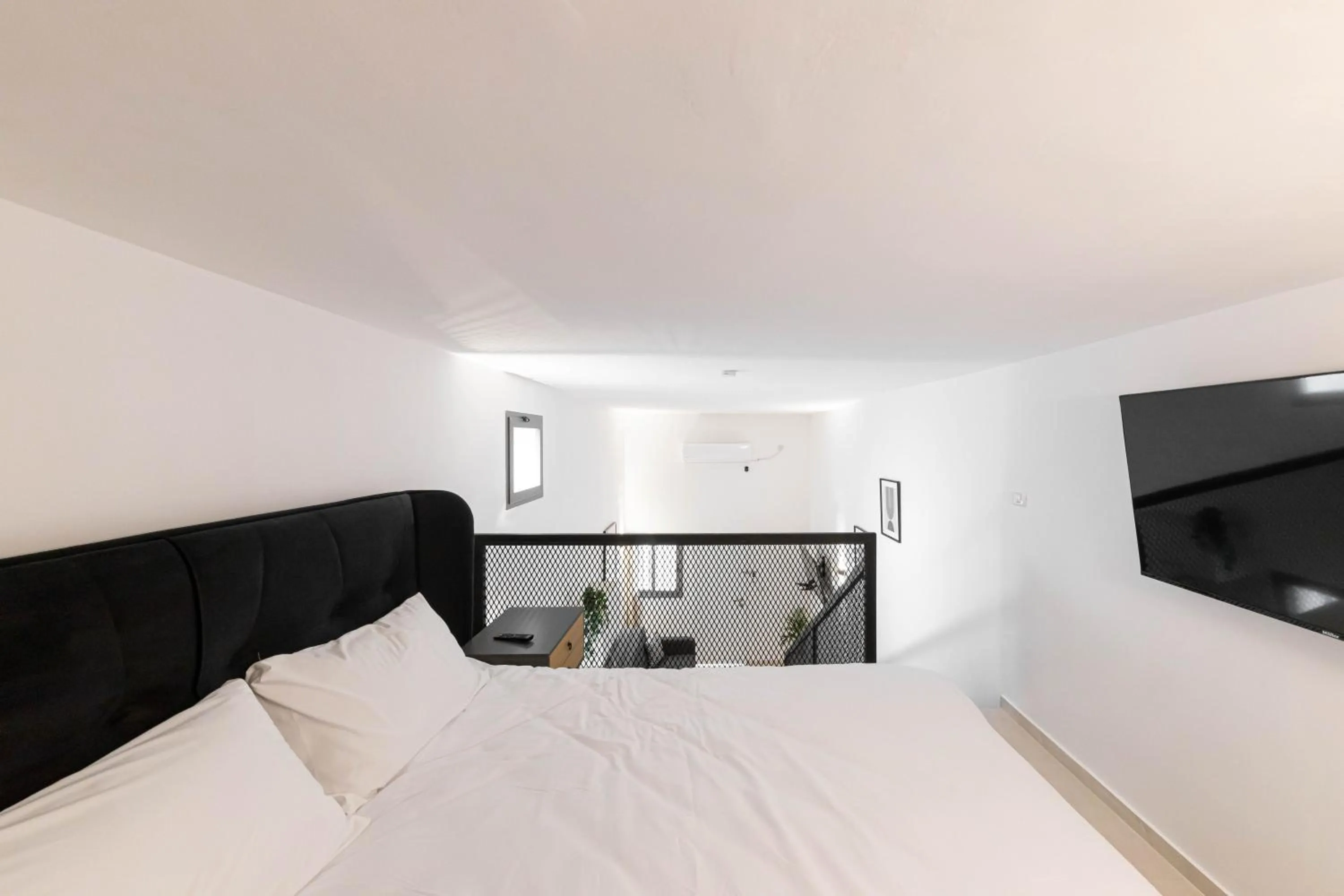 Bed in Cohens apartments