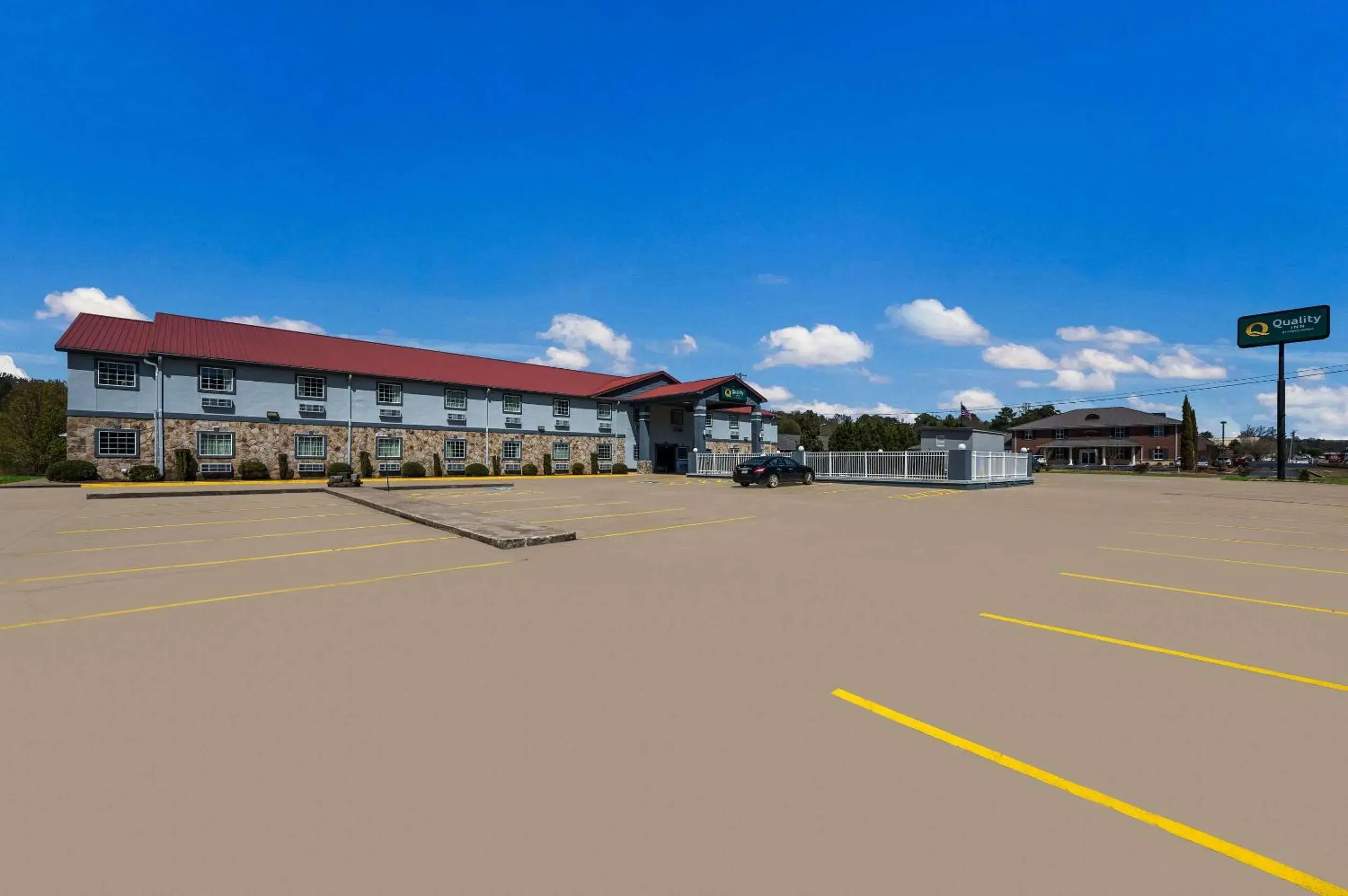 Property building in Quality Inn Fort Payne Property building in Quality Inn Fort Payne