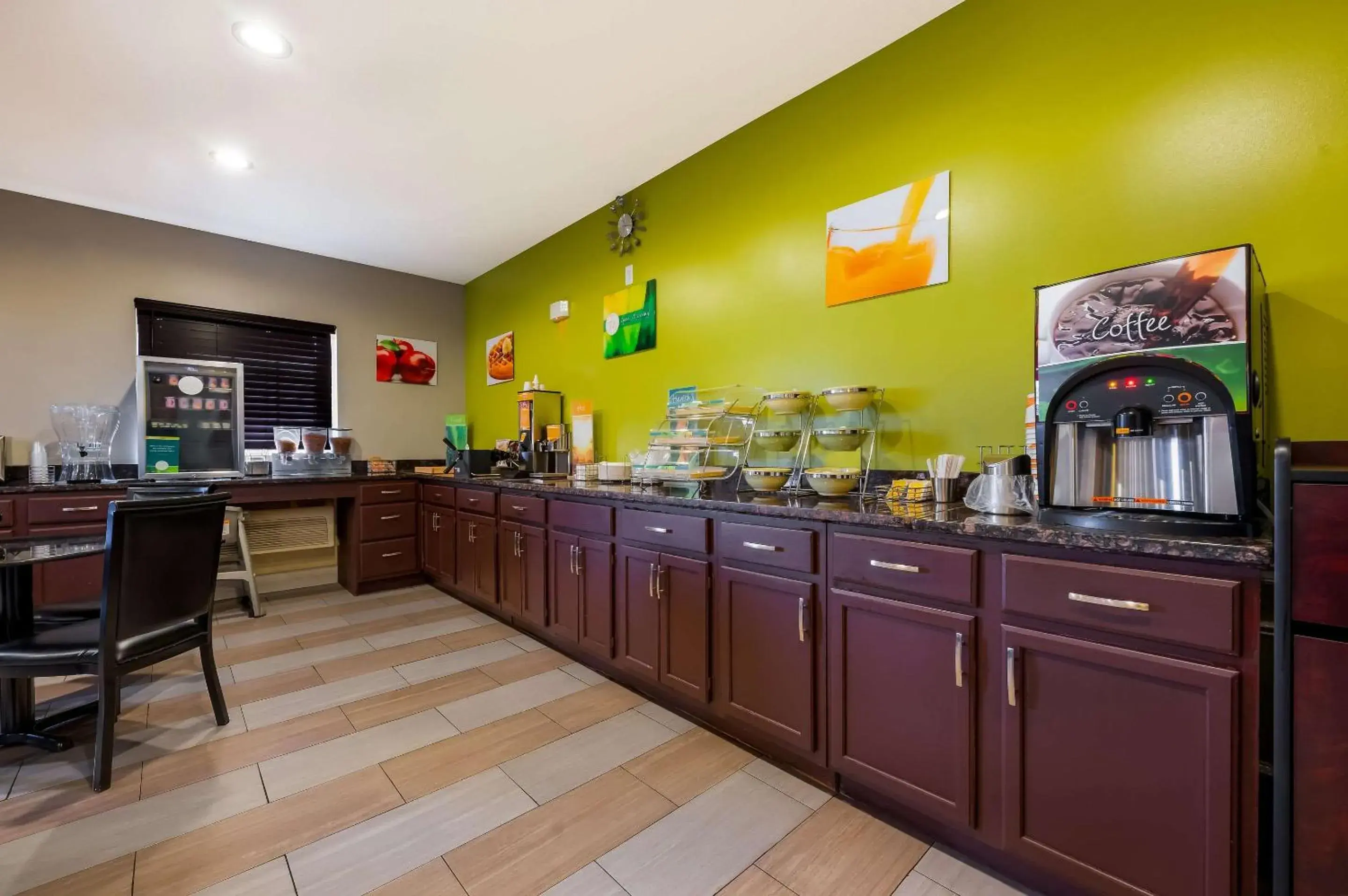 Breakfast in Quality Inn Fort Payne Breakfast in Quality Inn Fort Payne