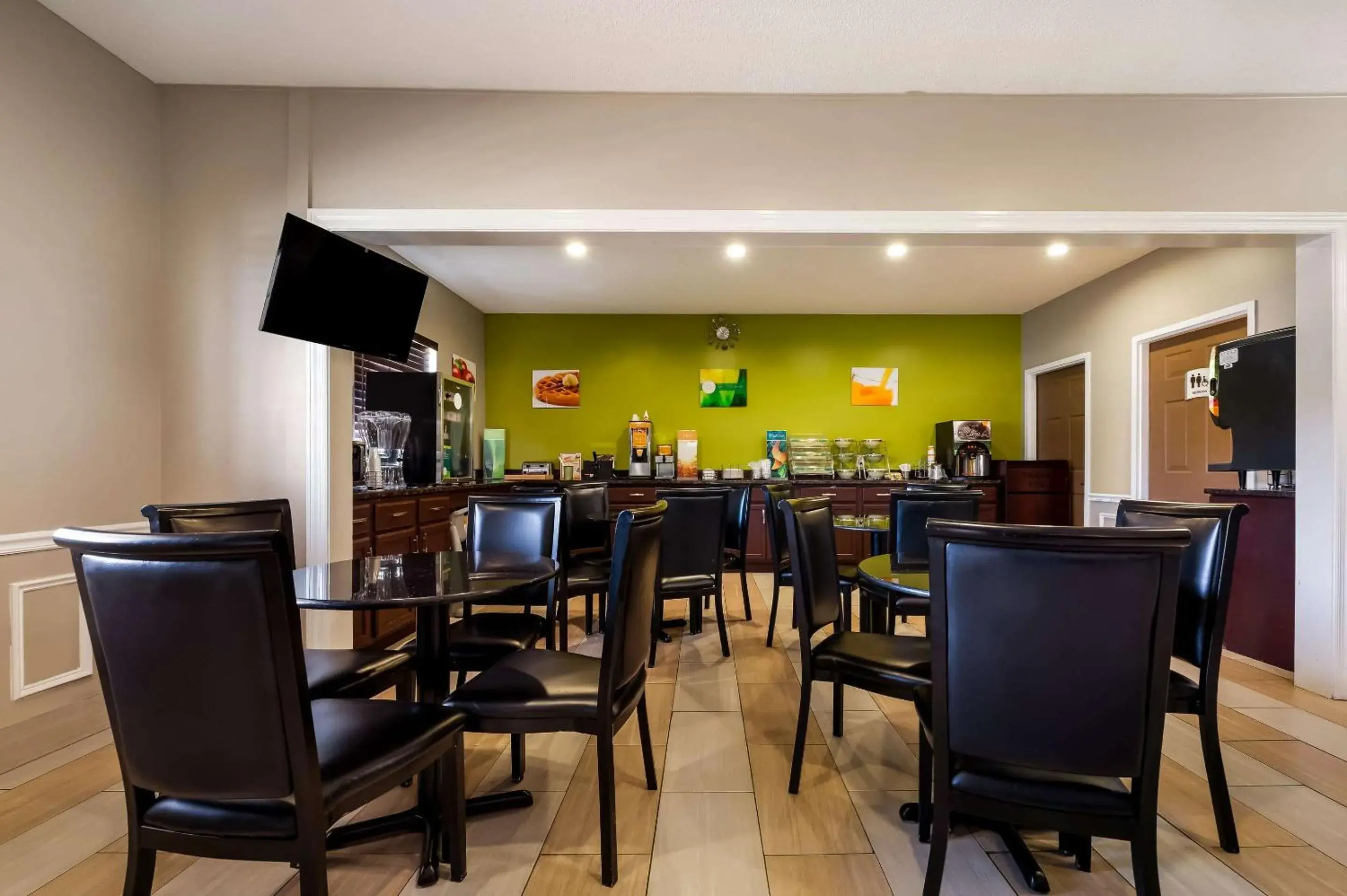 Breakfast in Quality Inn Fort Payne Breakfast in Quality Inn Fort Payne