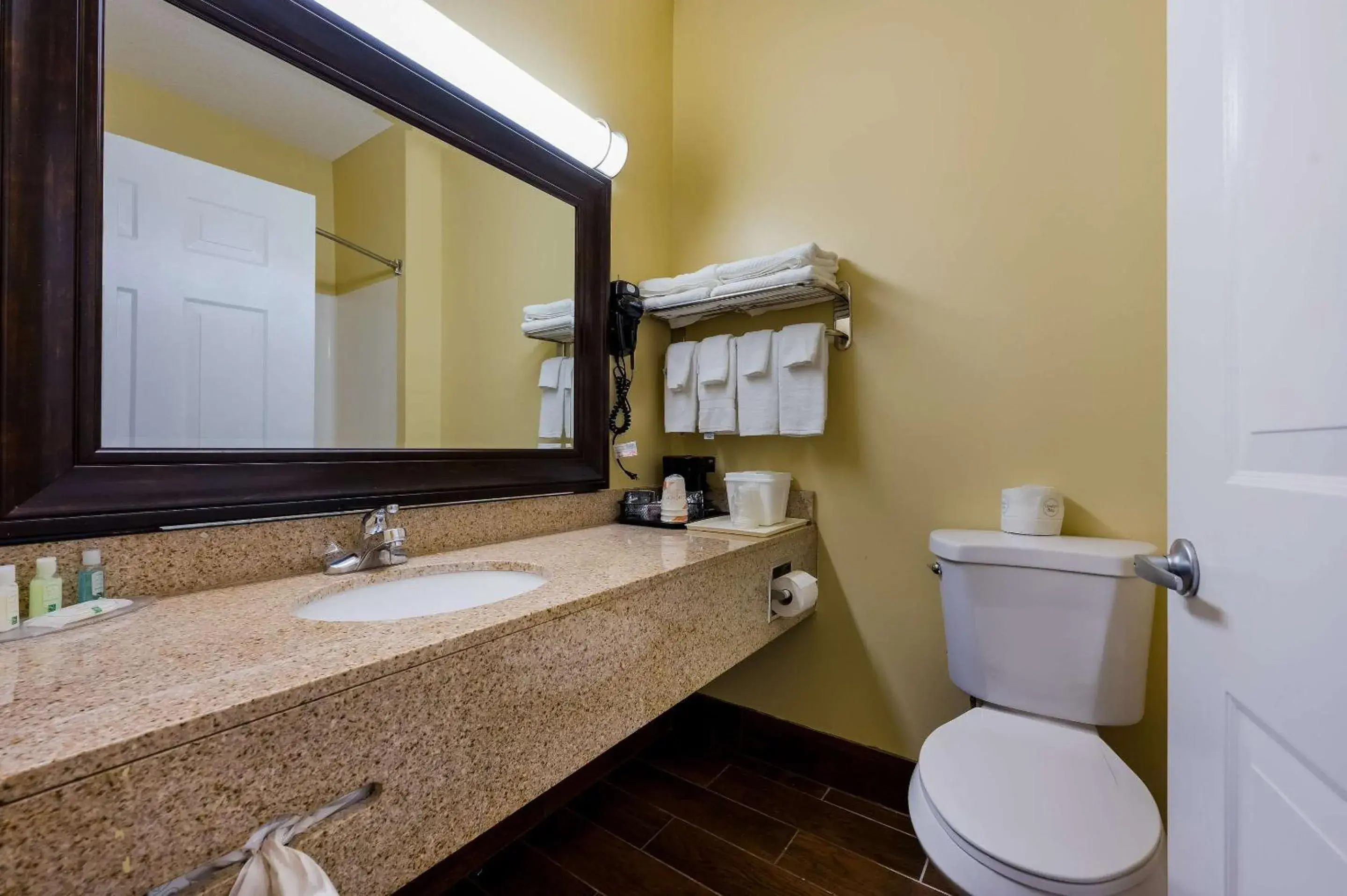 Bedroom in Quality Inn Fort Payne Bedroom in Quality Inn Fort Payne