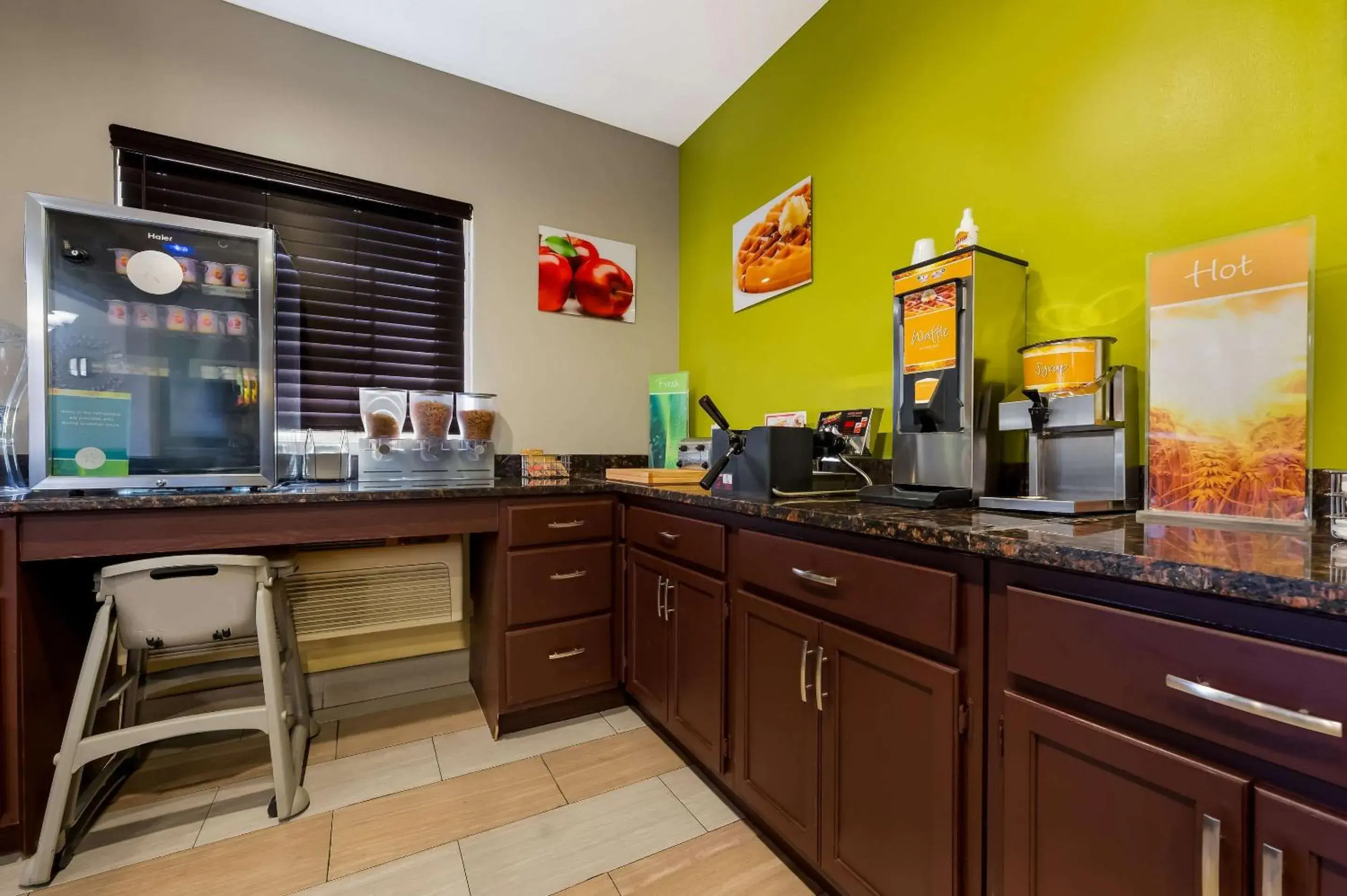 Breakfast in Quality Inn Fort Payne Breakfast in Quality Inn Fort Payne