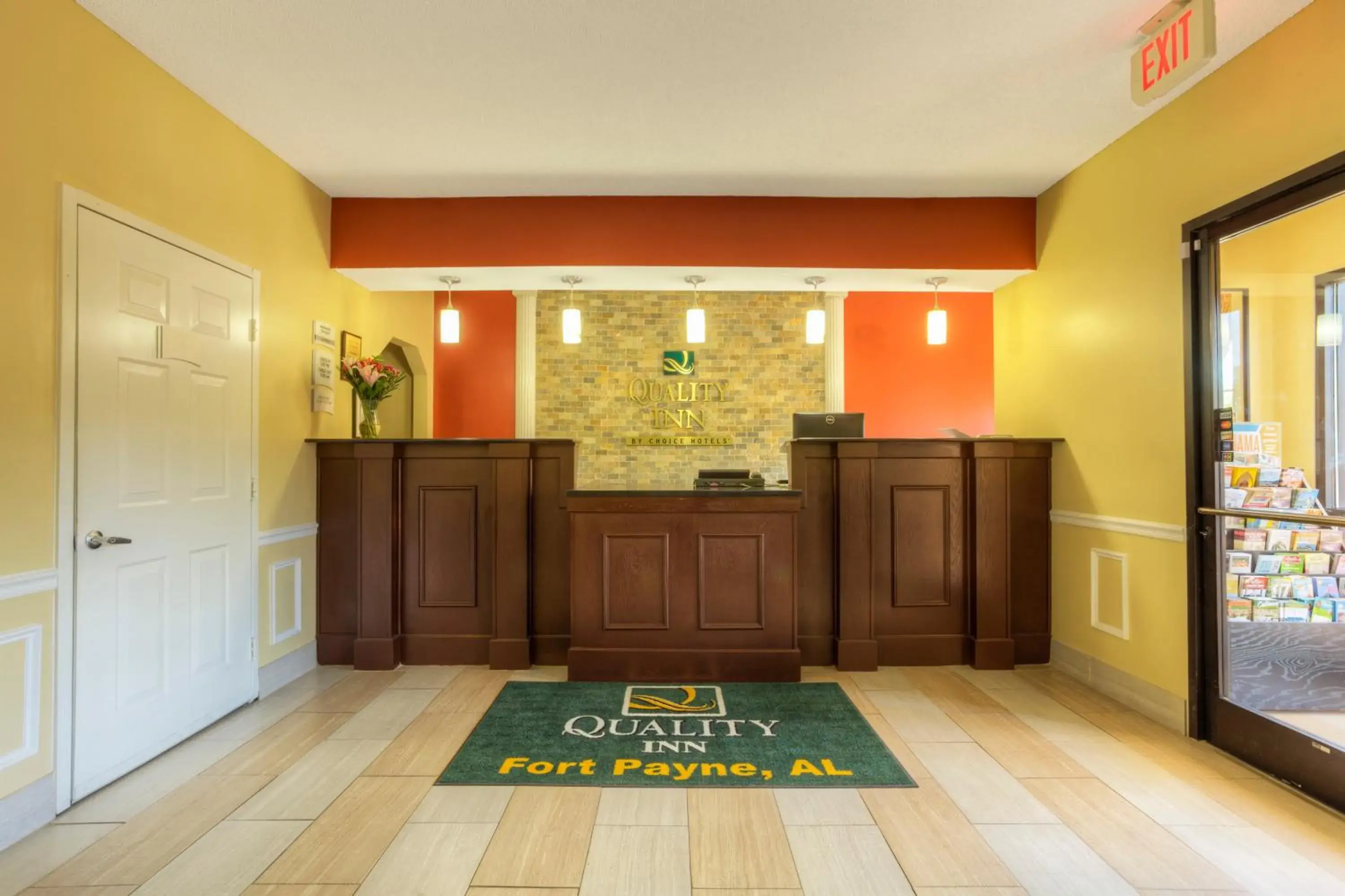 Property building in Quality Inn Fort Payne Property building in Quality Inn Fort Payne