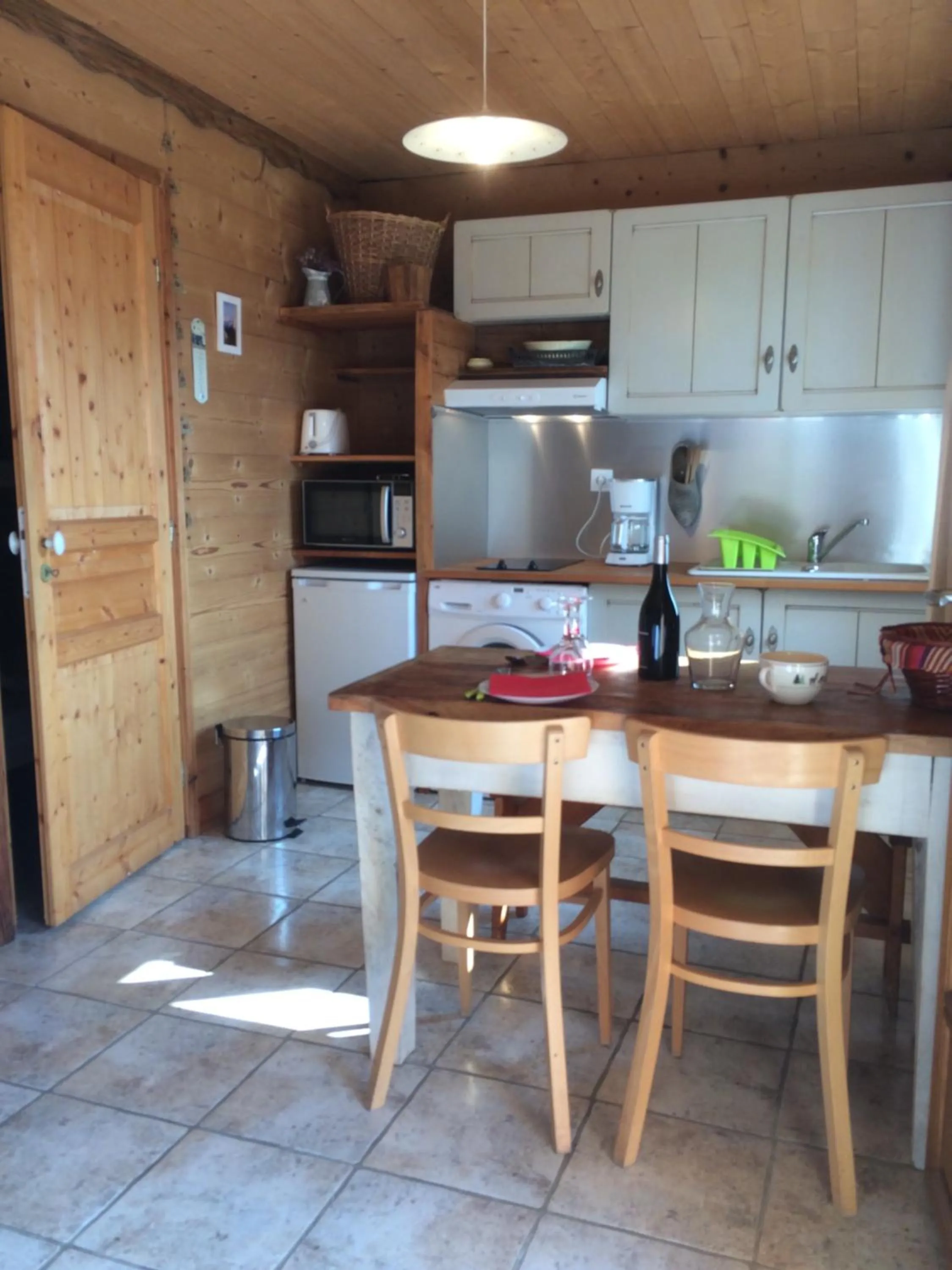 Kitchen or kitchenette in Appartements dans Chalet
