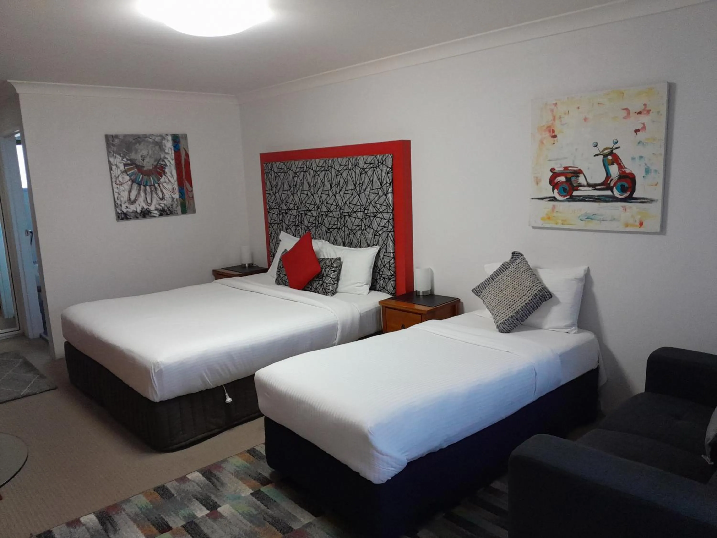 Bed in Avaleen Lodge Motor Inn