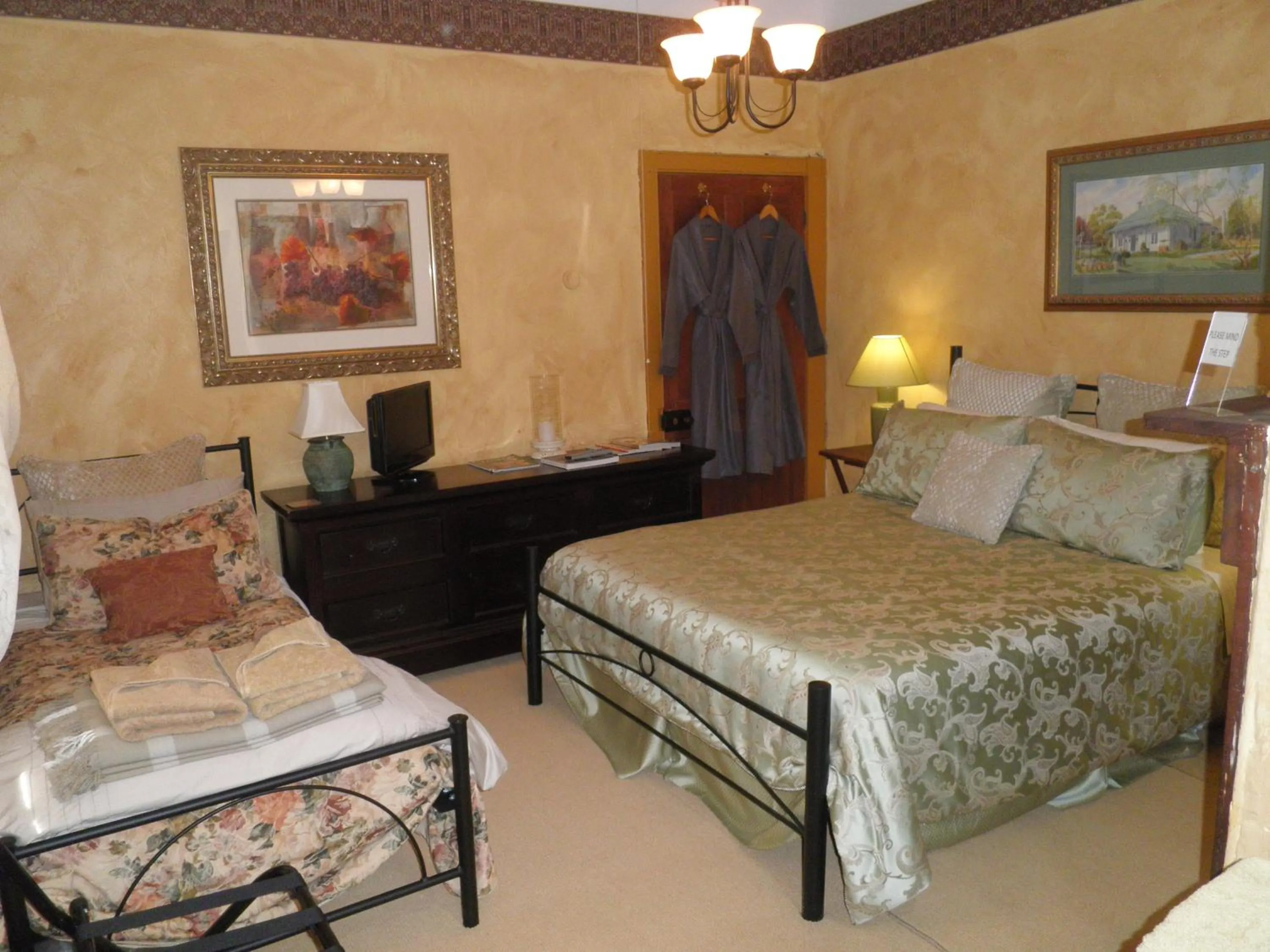 Bed in Ivy on Glenelg