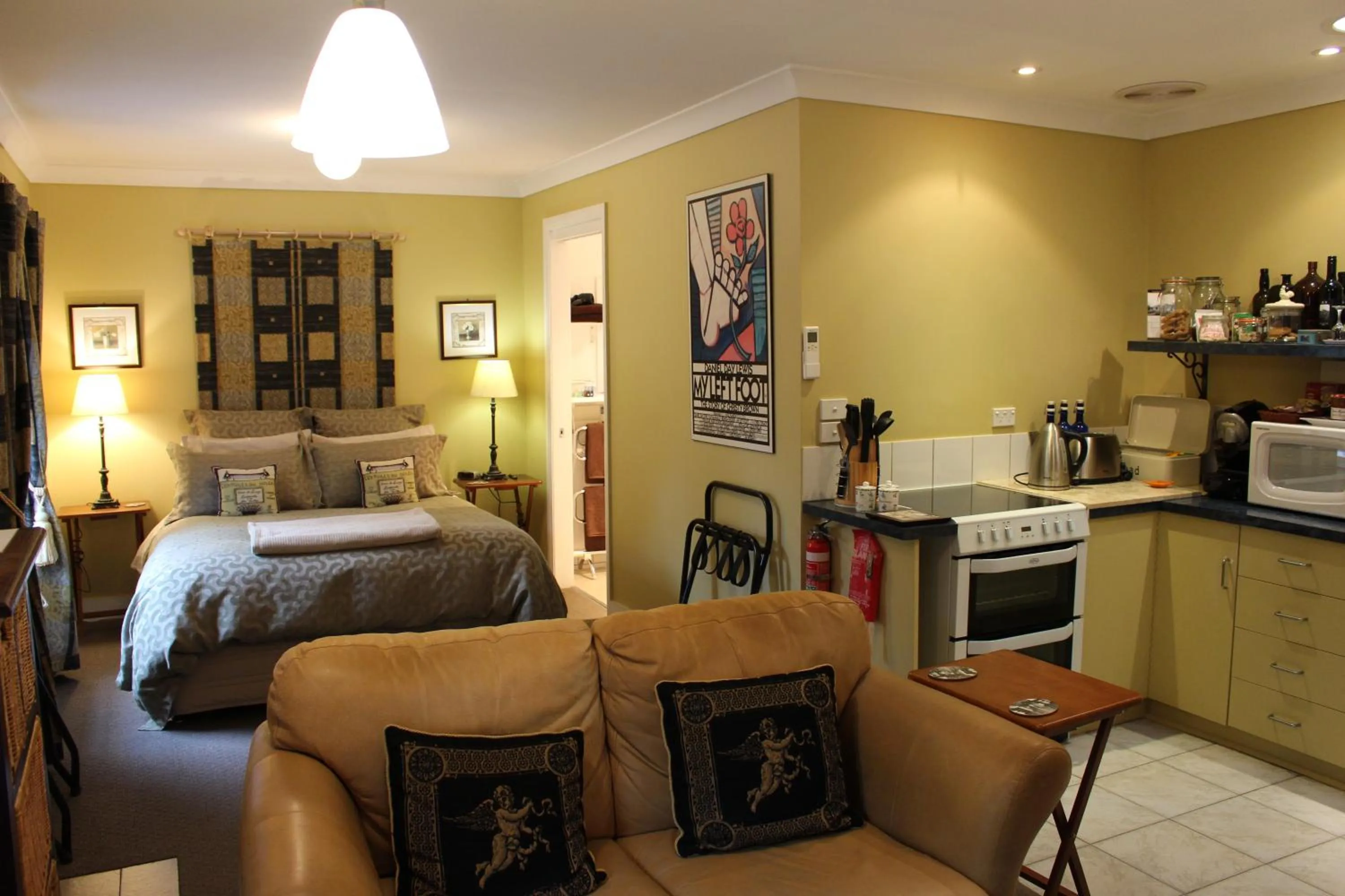 Photo of the whole room in Ivy on Glenelg