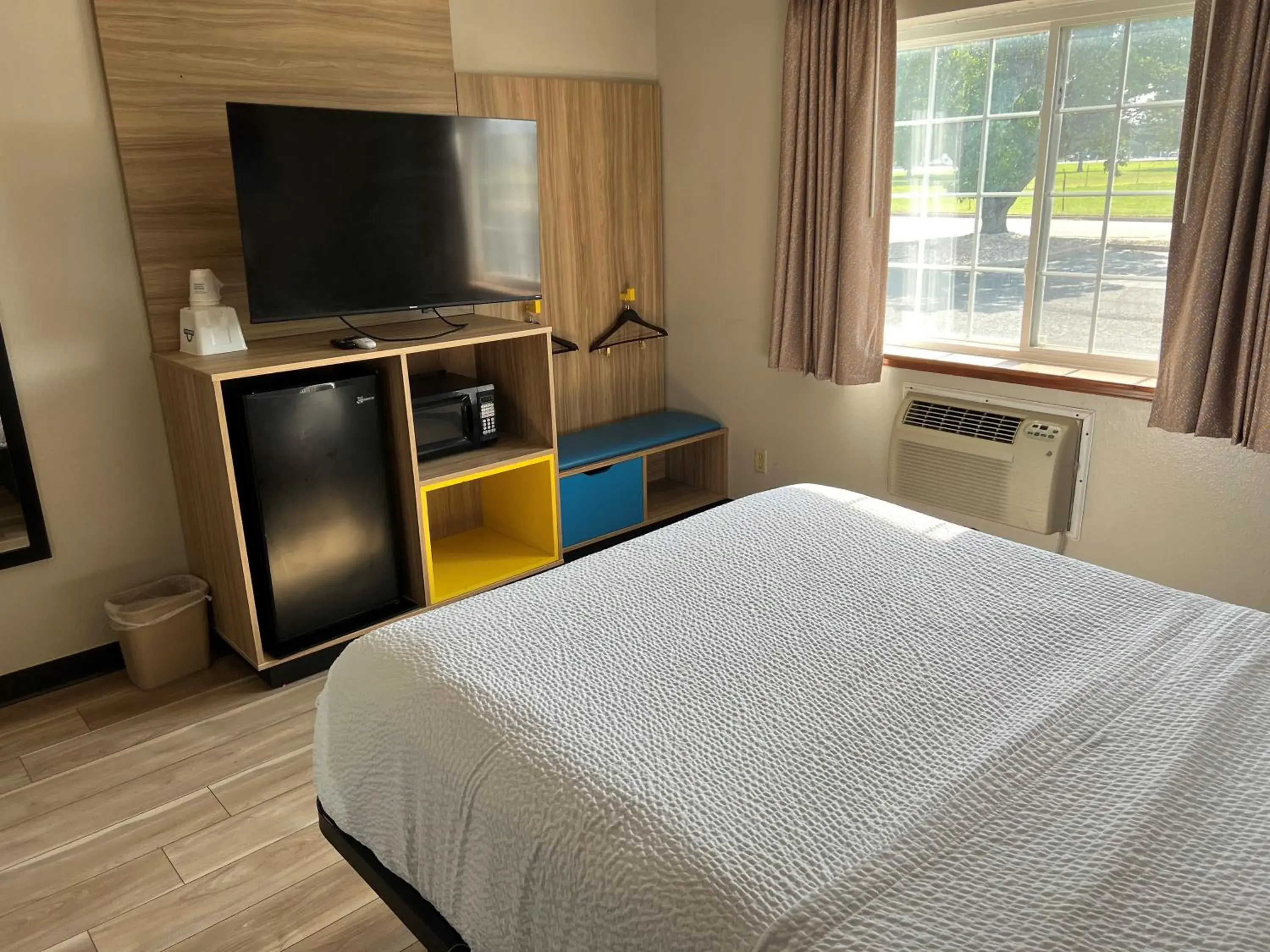 Bed in Days Inn by Wyndham Miami Bed in Days Inn by Wyndham Miami