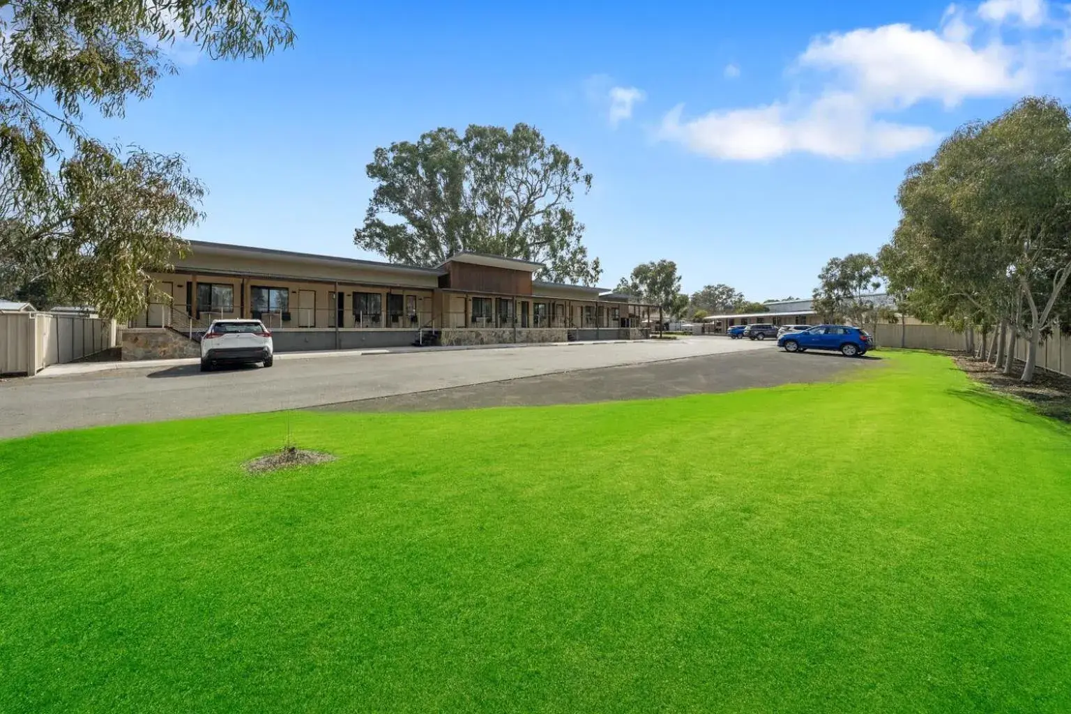 Property building in New Crossing Place Motel Property building in New Crossing Place Motel