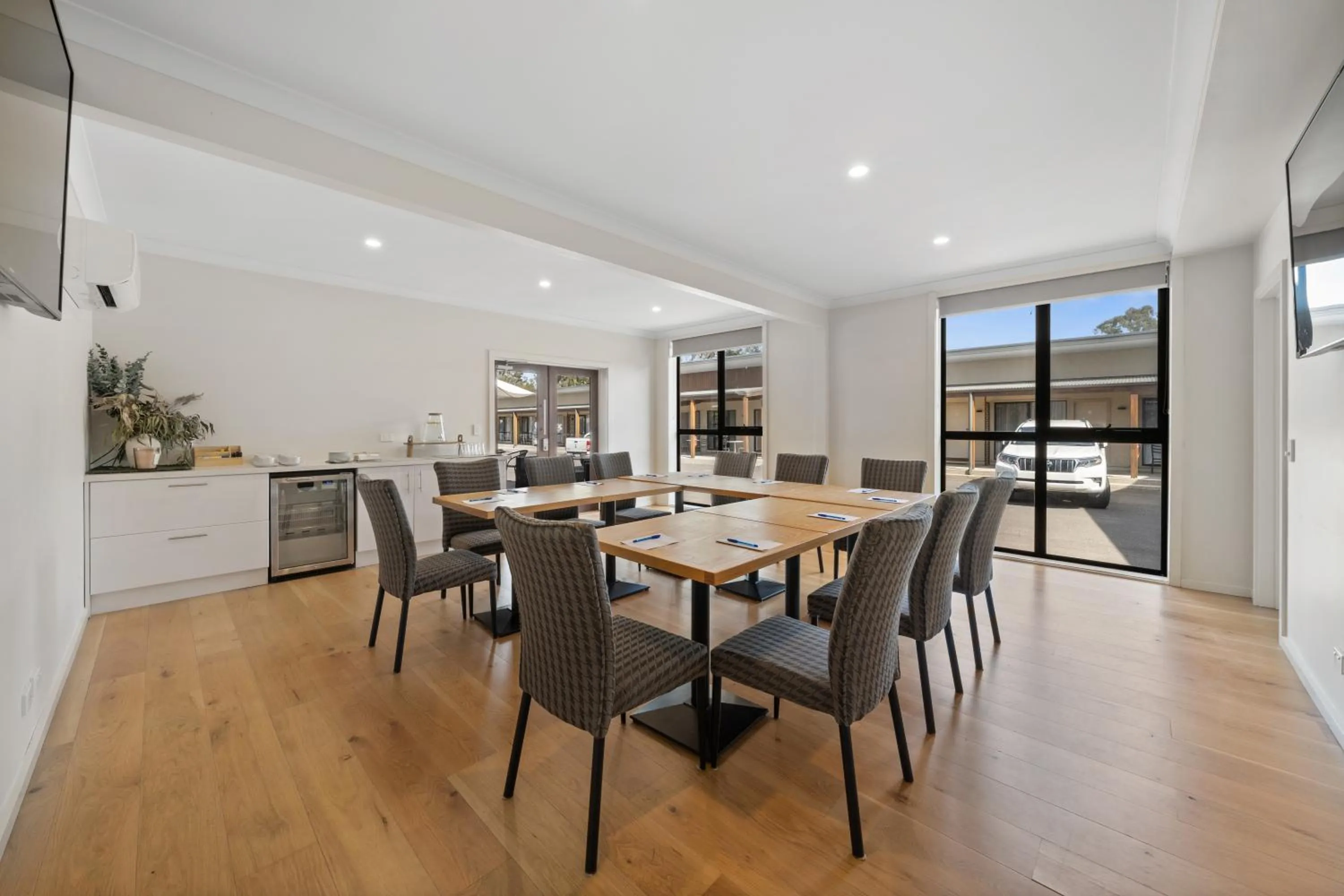 Meeting/conference room in New Crossing Place Motel