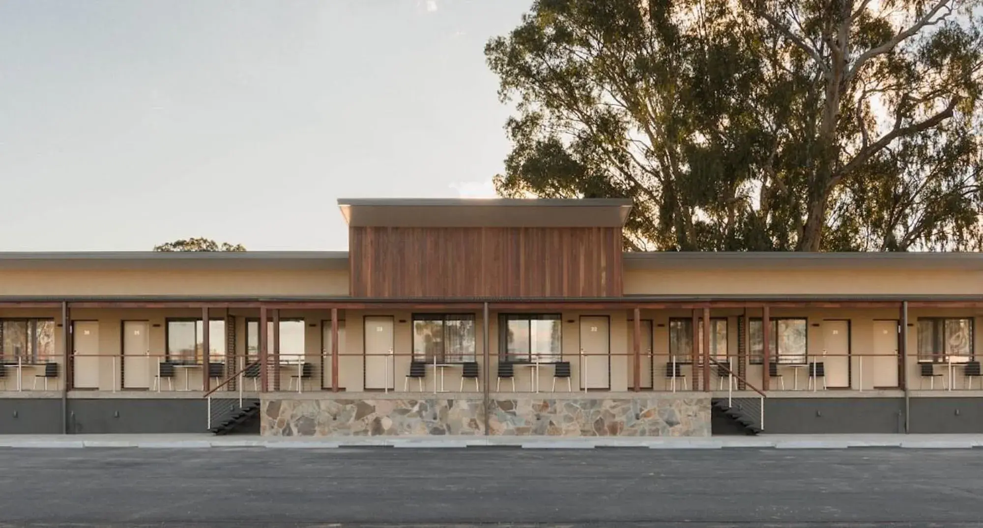 Property building in New Crossing Place Motel Property building in New Crossing Place Motel