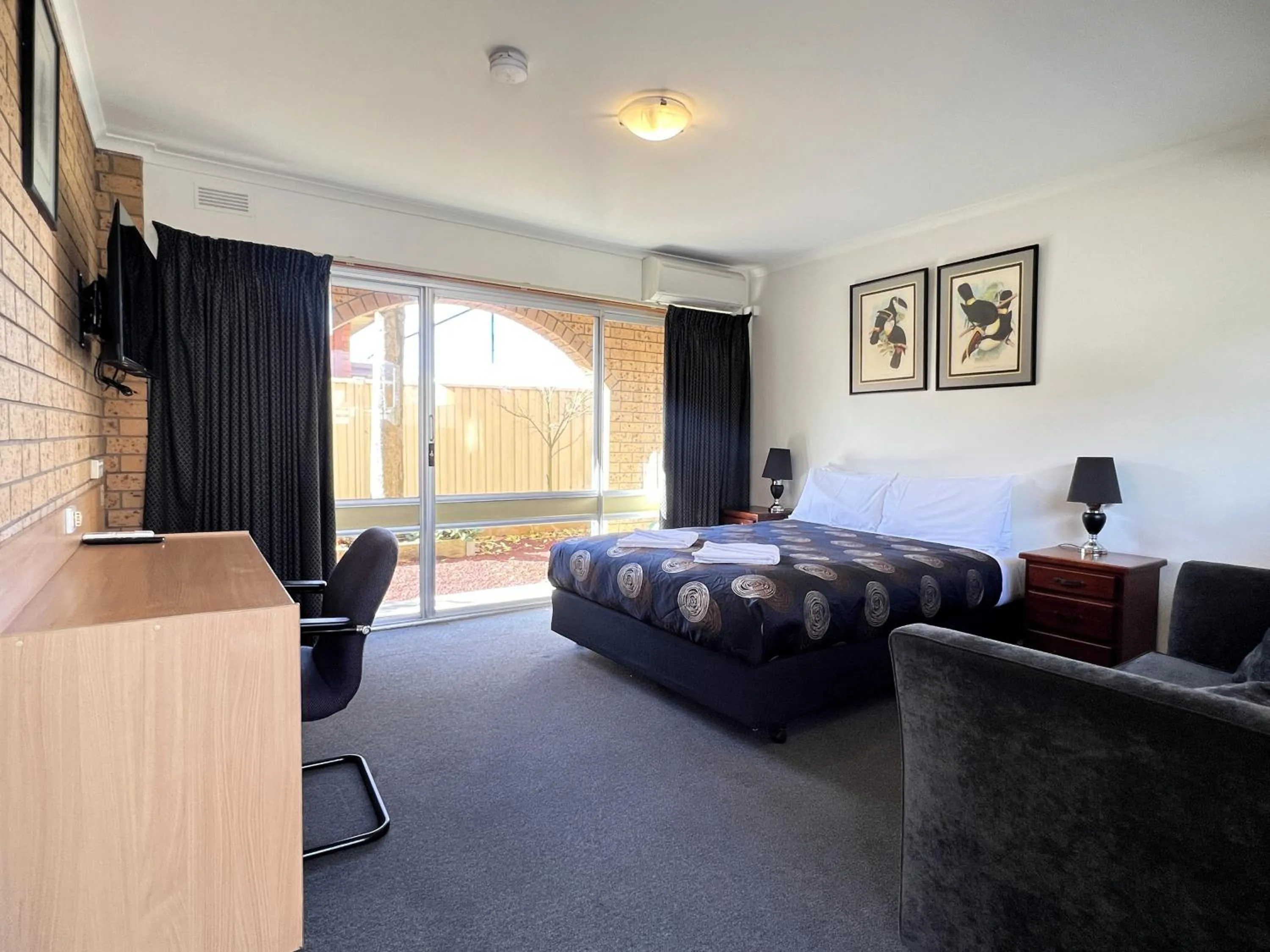 Photo of the whole room, Bed in Colac Mid City Motor Inn