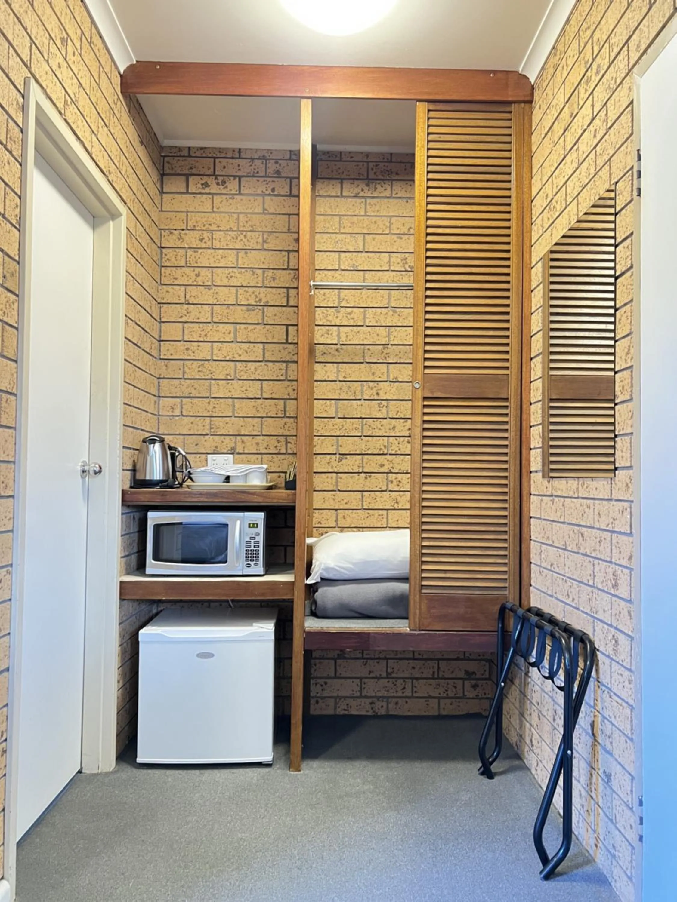 Kitchen or kitchenette in Colac Mid City Motor Inn
