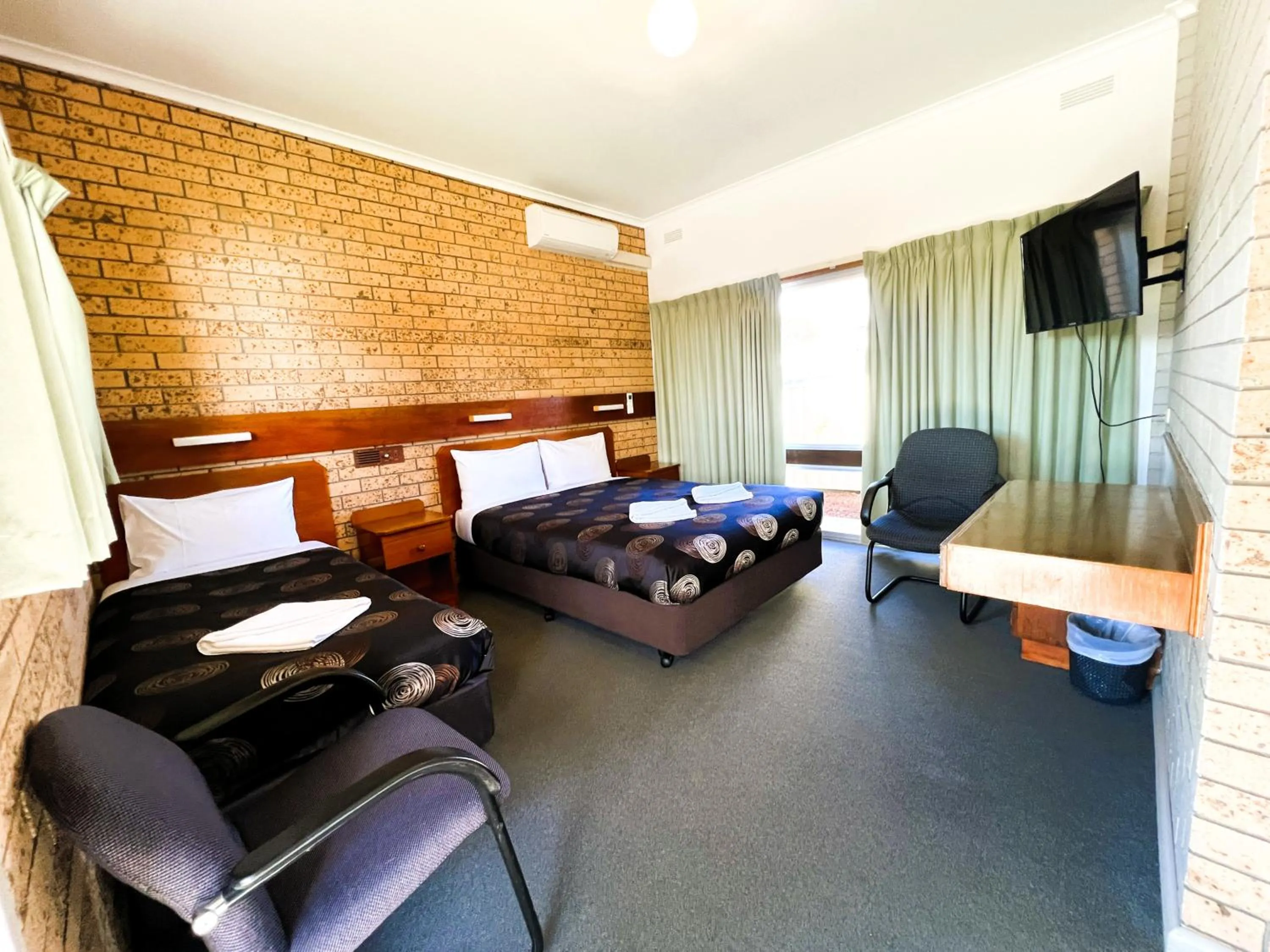 Photo of the whole room, Bed in Colac Mid City Motor Inn