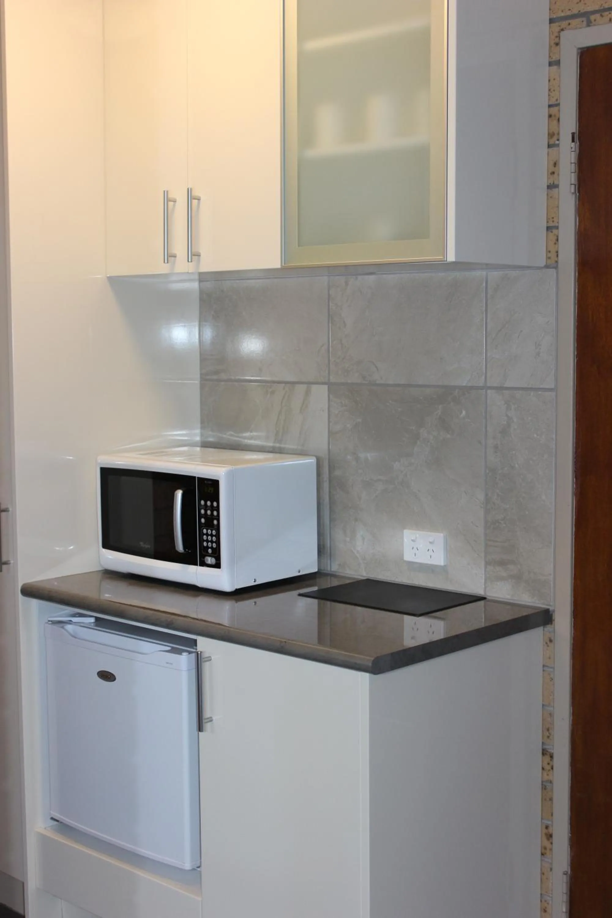 Kitchen or kitchenette in Colac Mid City Motor Inn