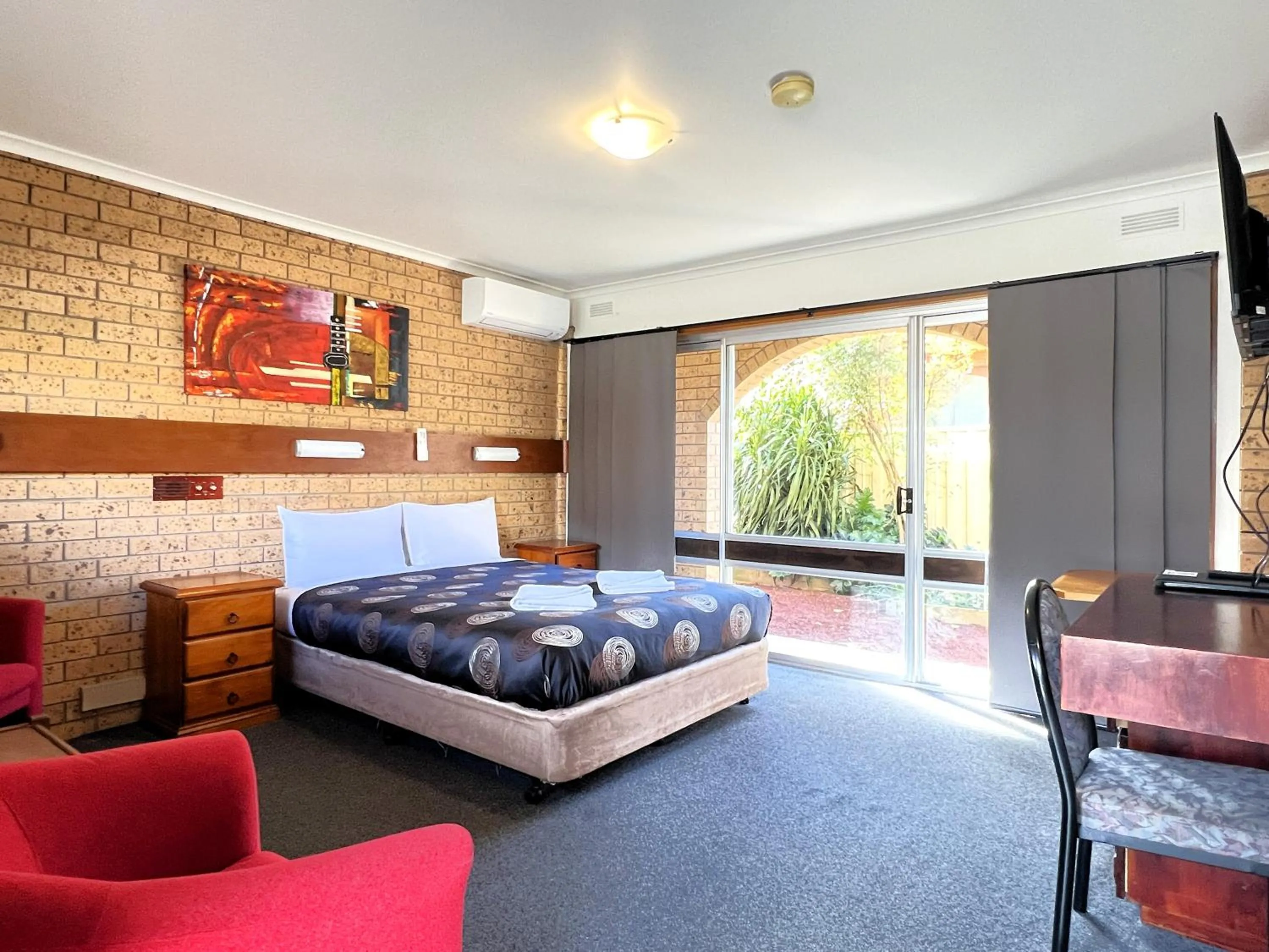 Photo of the whole room, Bed in Colac Mid City Motor Inn