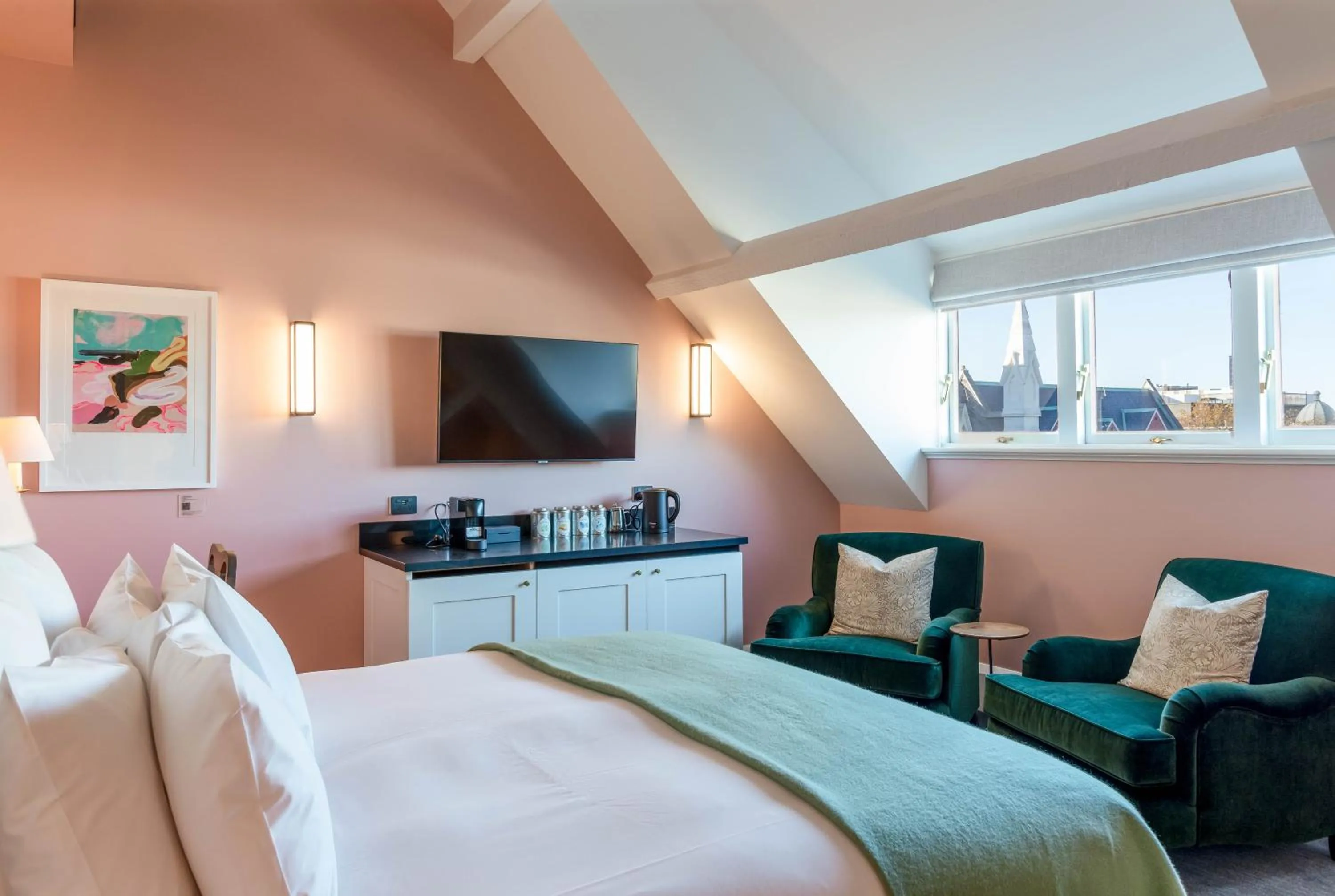 Kitchen or kitchenette, Bed in The Observatory Hotel Christchurch