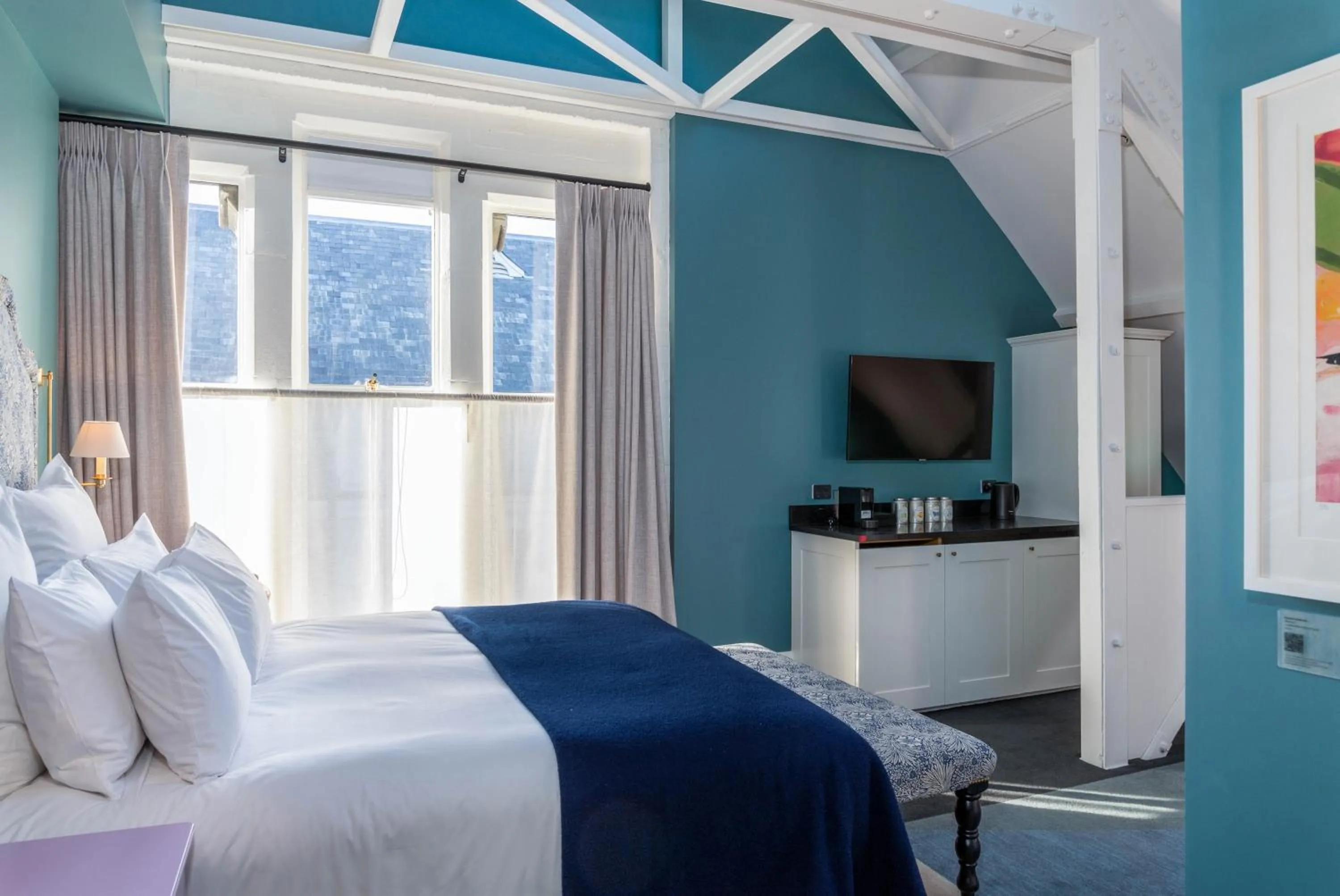 TV and multimedia, Bed in The Observatory Hotel Christchurch